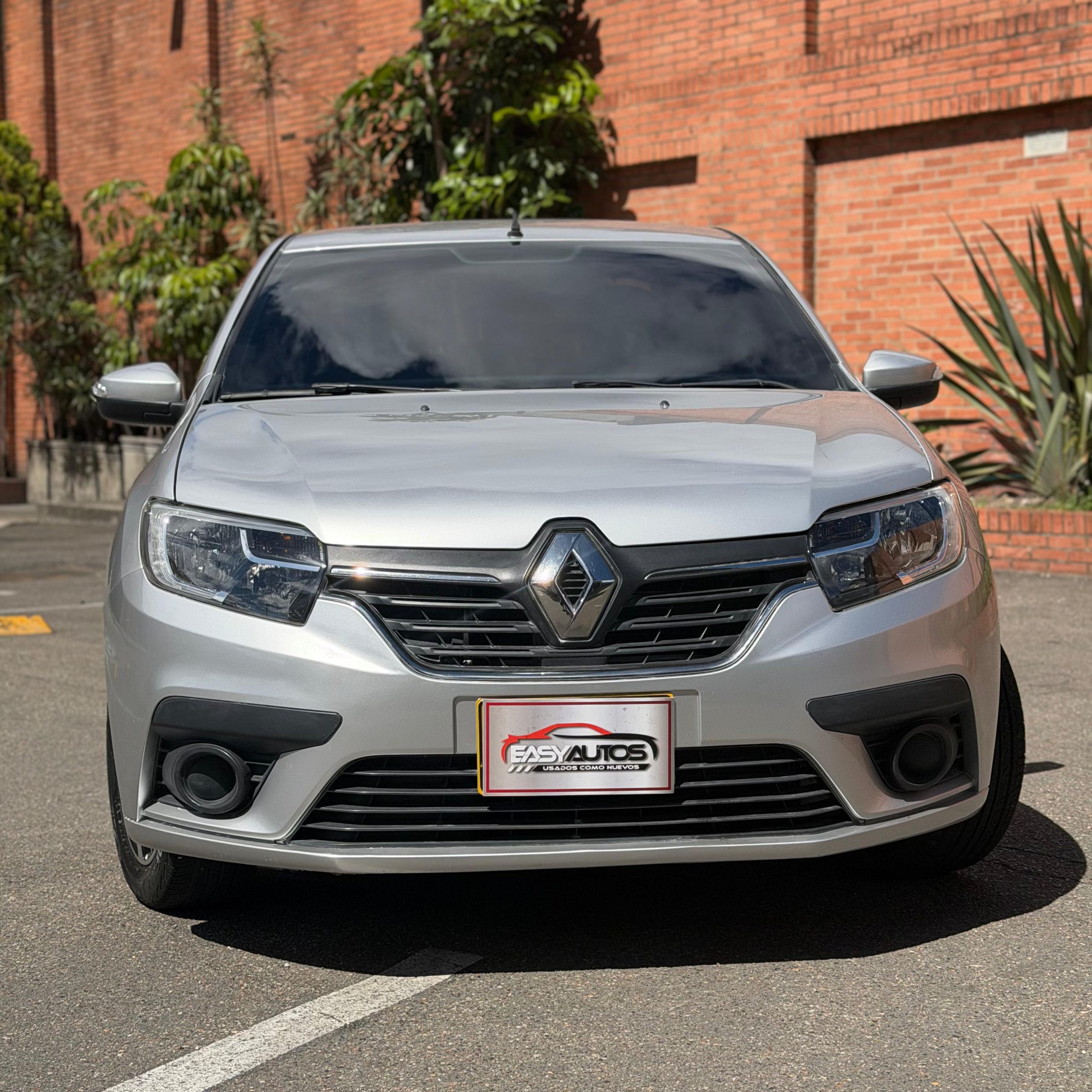 *RENAULT LOGAN LIFE MT 1600CC 8 V AA 4AB ABS 2022*