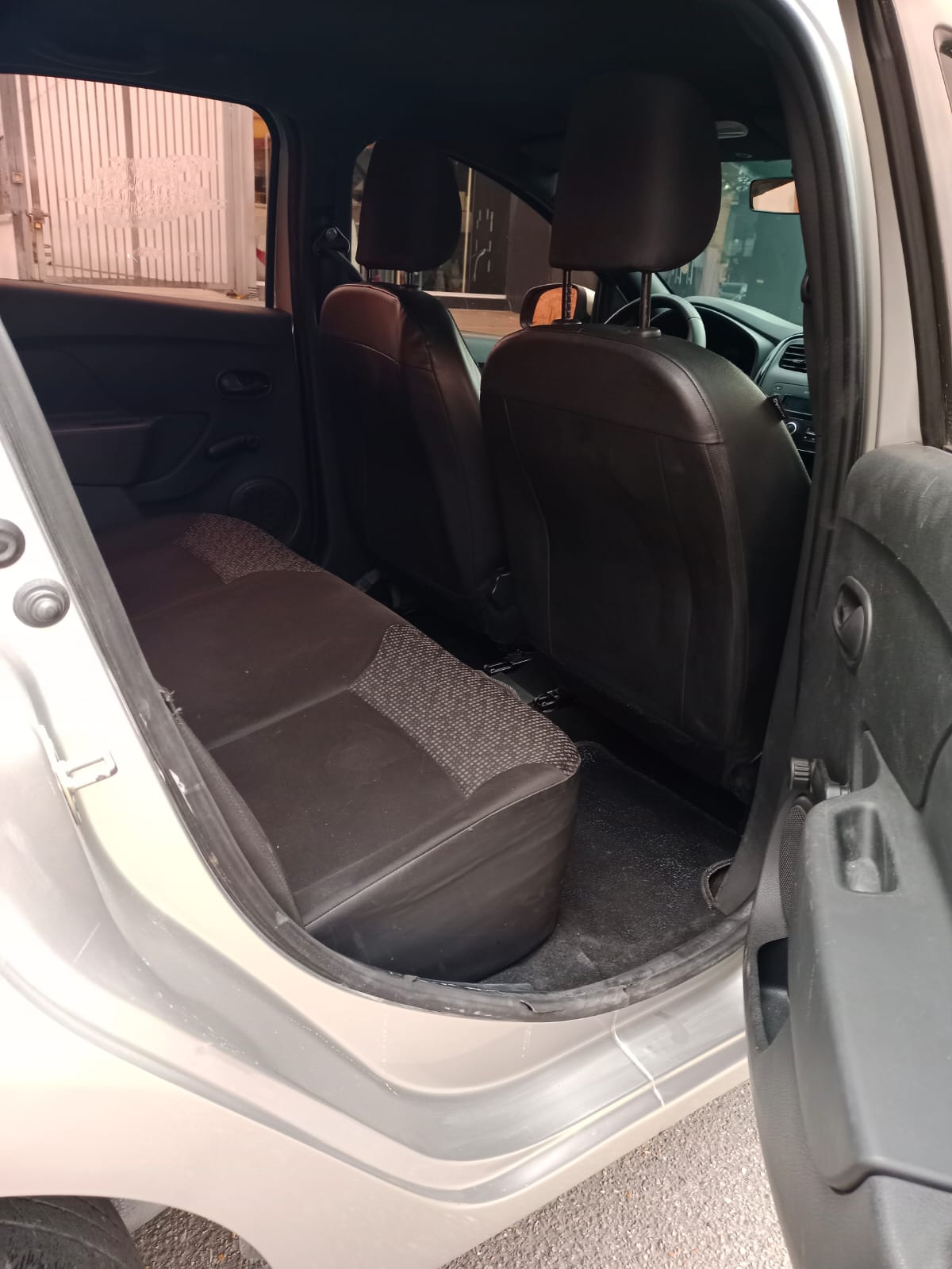 *RENAULT LOGAN LIFE MT 1600CC 8 V AA 4AB ABS 2022*