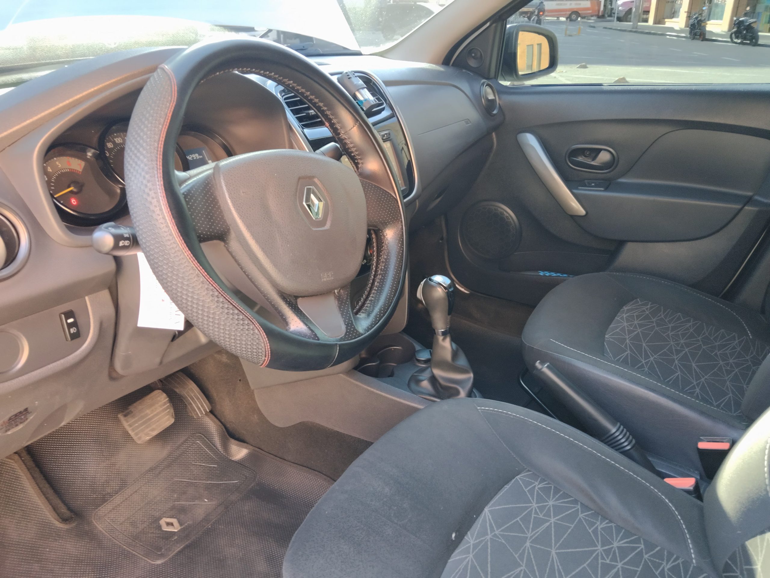 RENAULT LOGAN PRIVILIGE INTENS TP 2017
