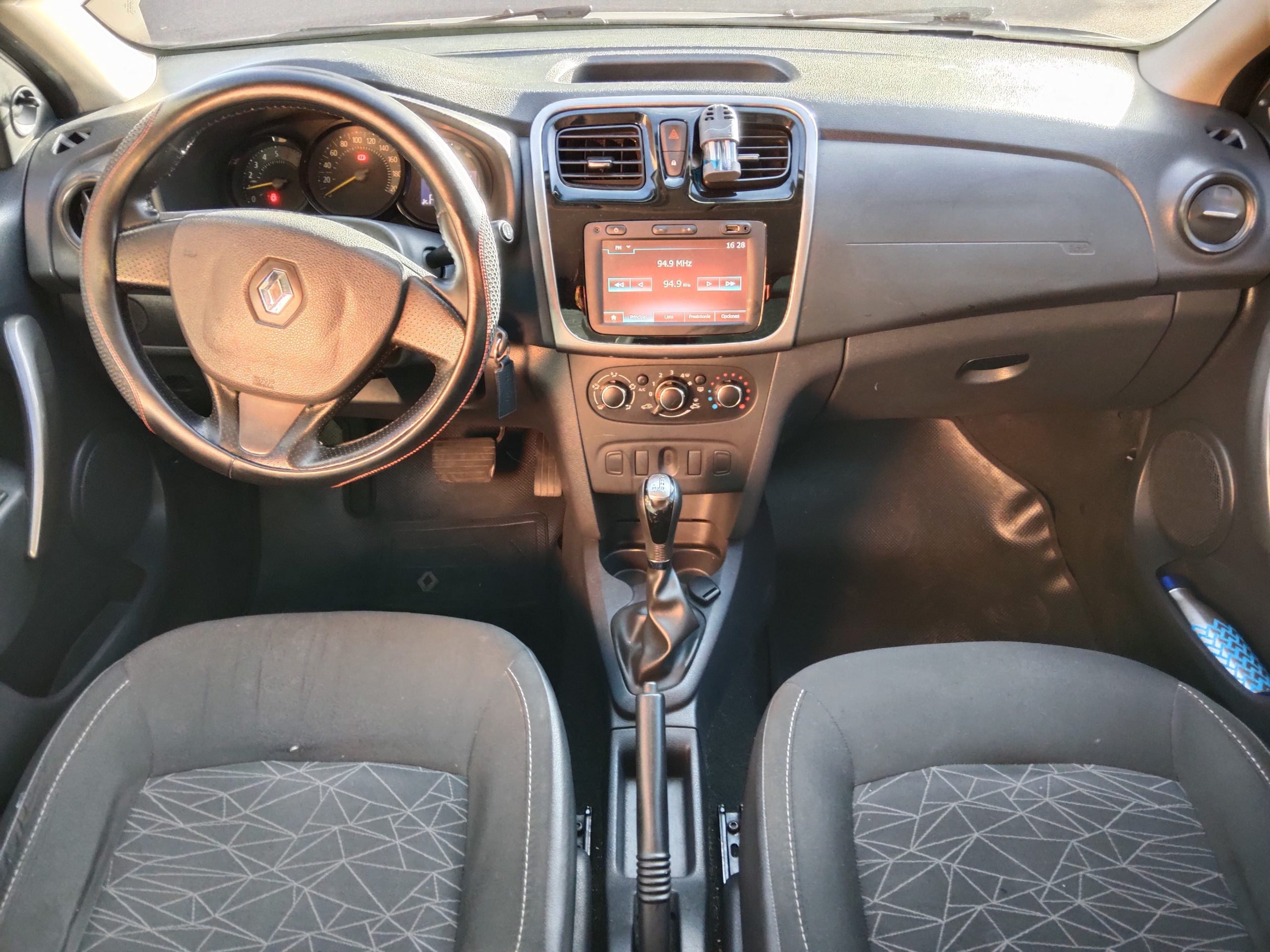 RENAULT LOGAN PRIVILIGE INTENS TP 2017