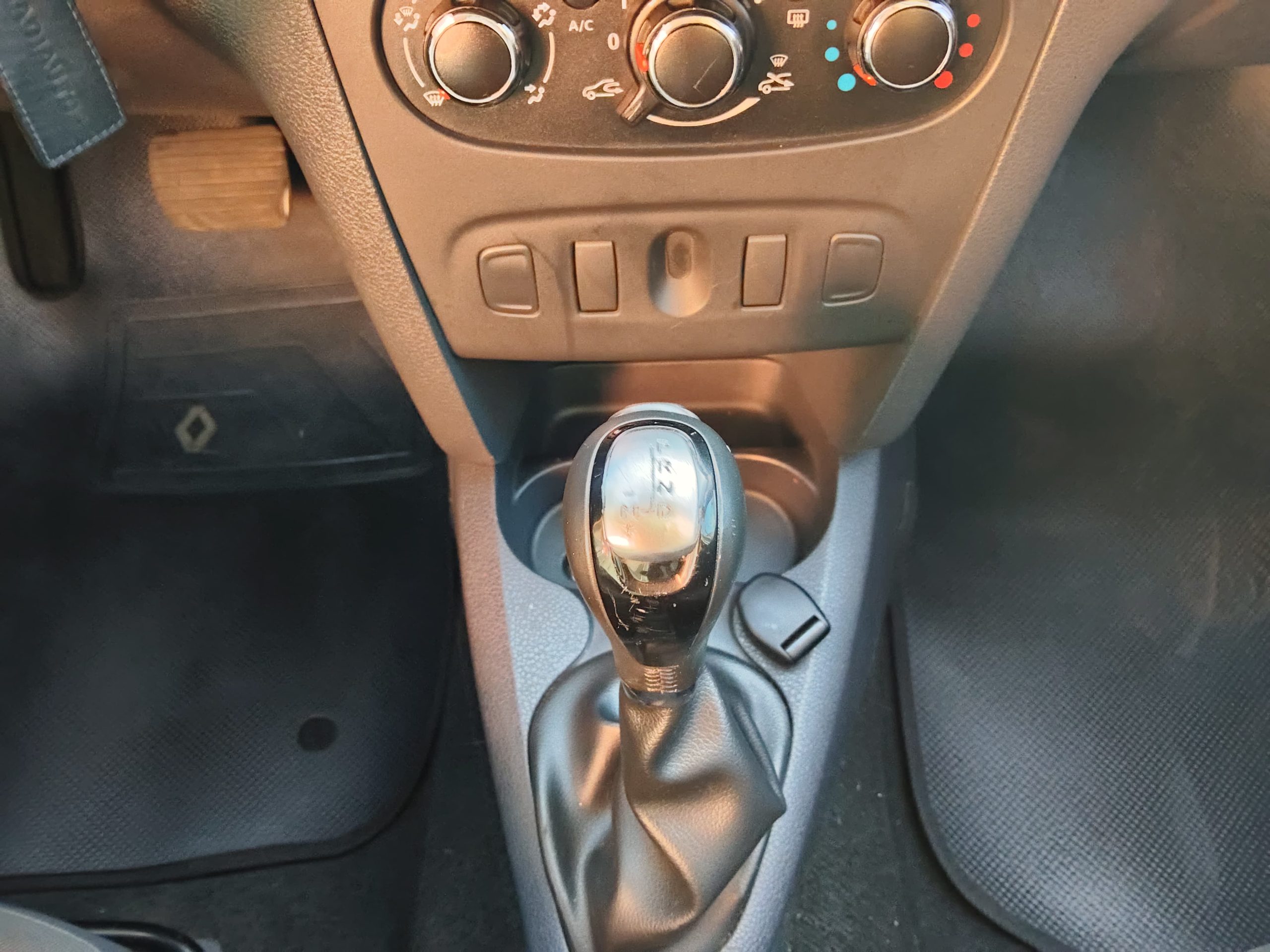 RENAULT LOGAN PRIVILIGE INTENS TP 2017