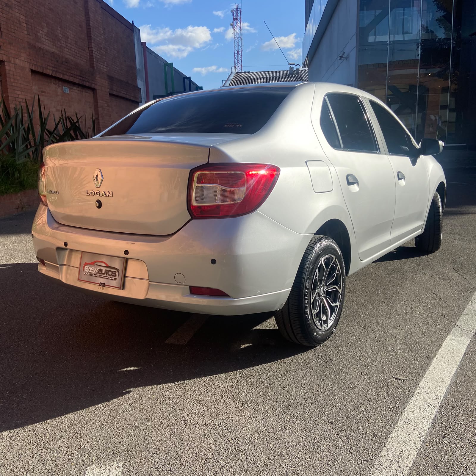 RENAULT LOGAN PRIVILIGE INTENS TP 2017