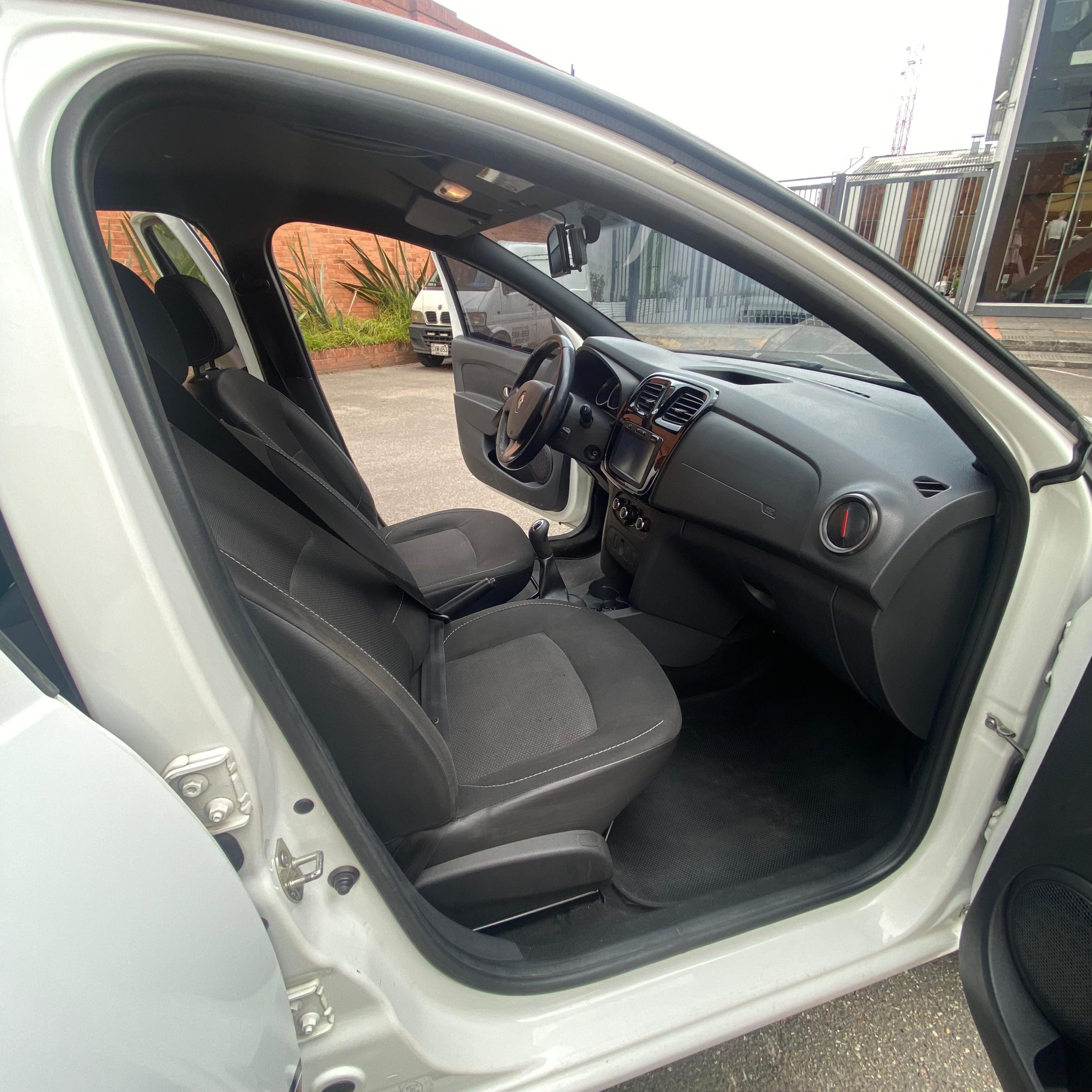 RENAULT LOGAN PRIVILEGE INTES(POLAR) MT 2019