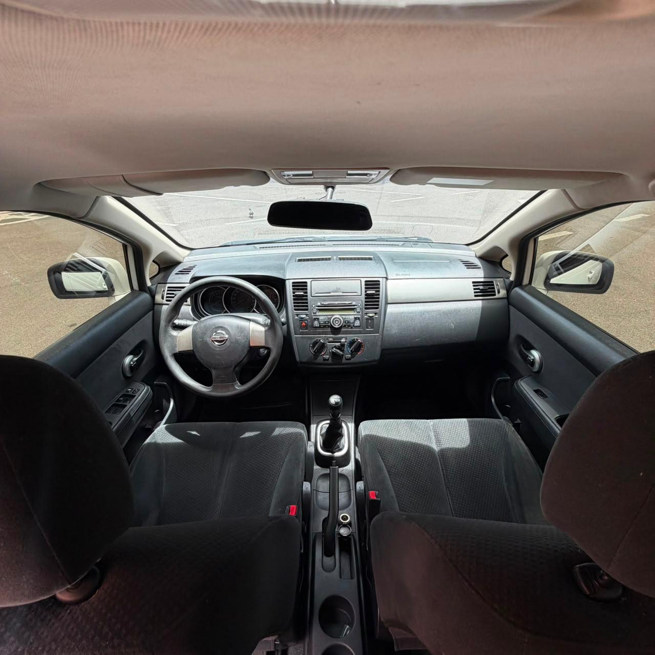 
								Nissan Tiida 1.8 2013 full									