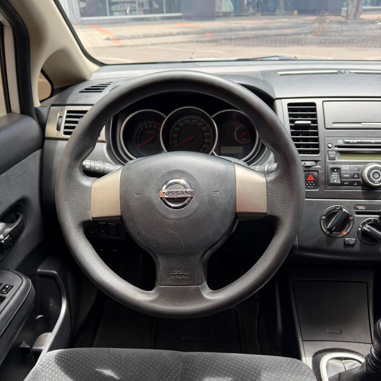 
								Nissan Tiida 1.8 2013 full									