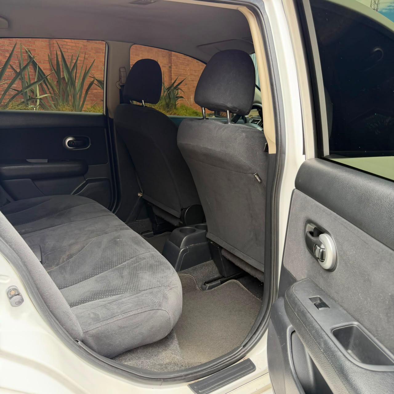 
								Nissan Tiida 1.8 2013 full									