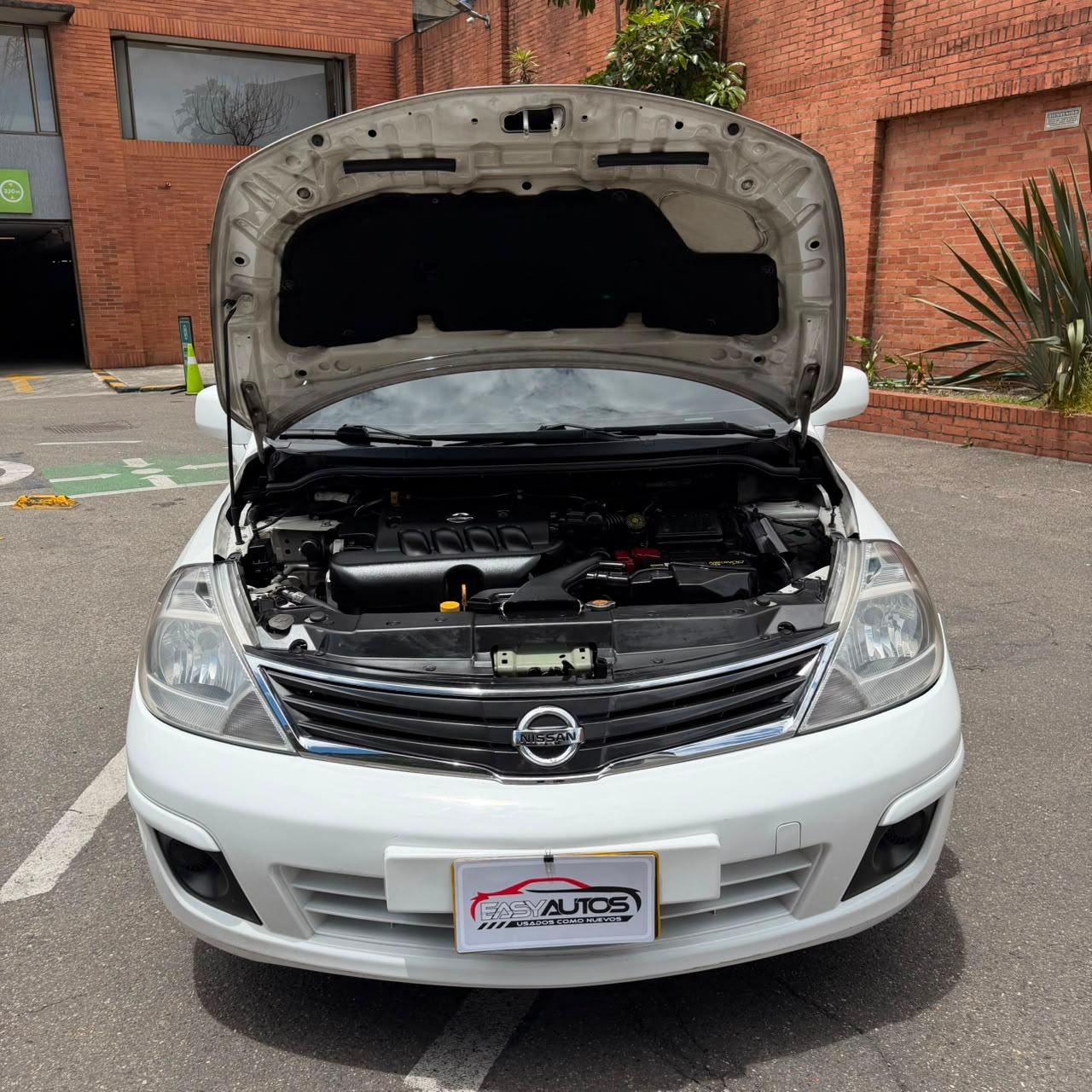 
								Nissan Tiida 1.8 2013 full									