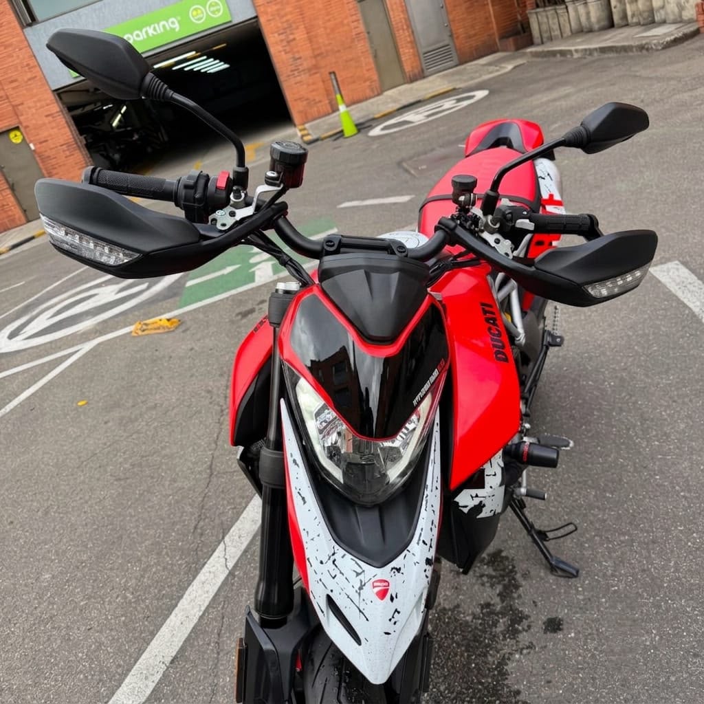 
								Ducati Hypermotard 950 RVE 2025 full									