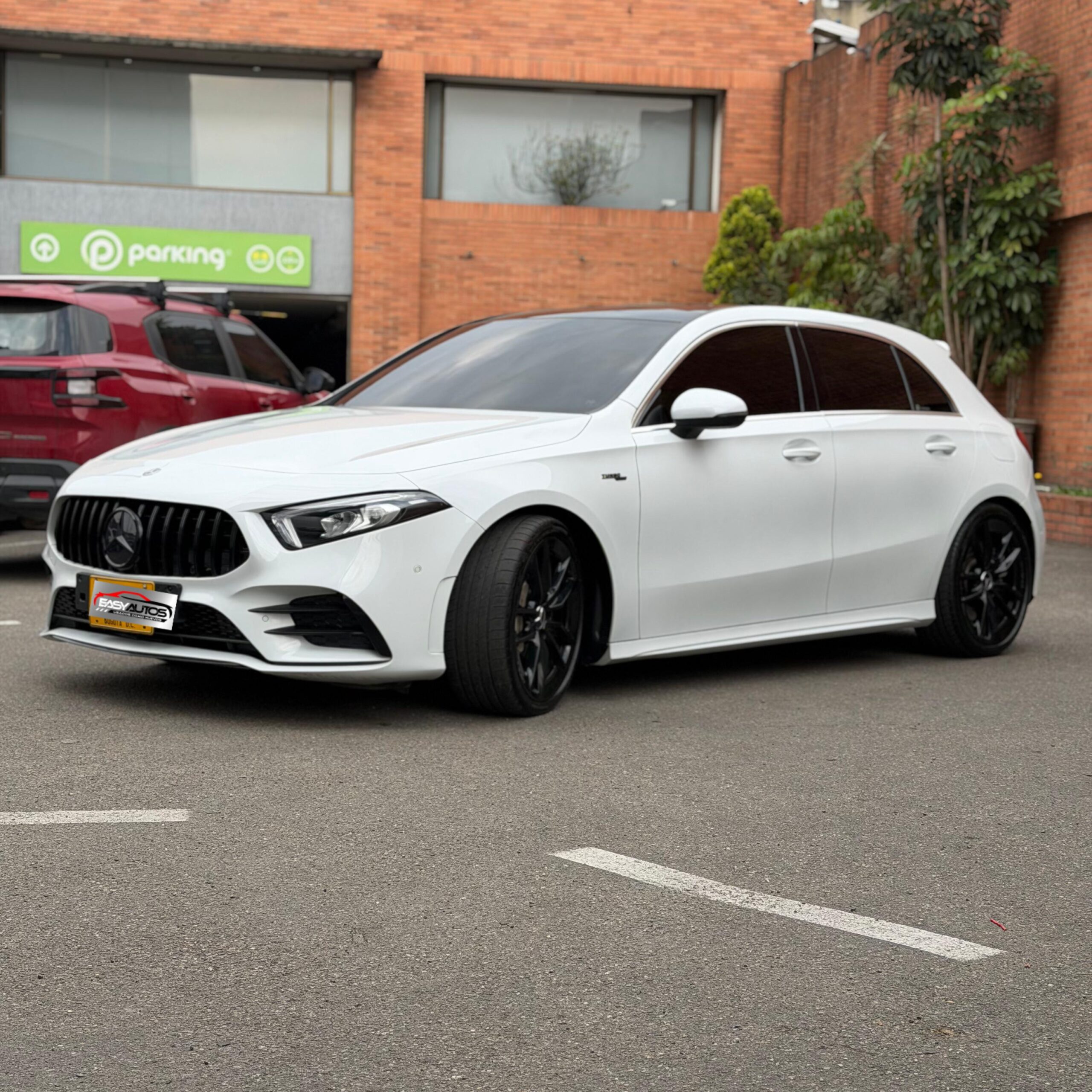 
								Mercedes-Benz A35 AMG 4MATIC 2022 full									