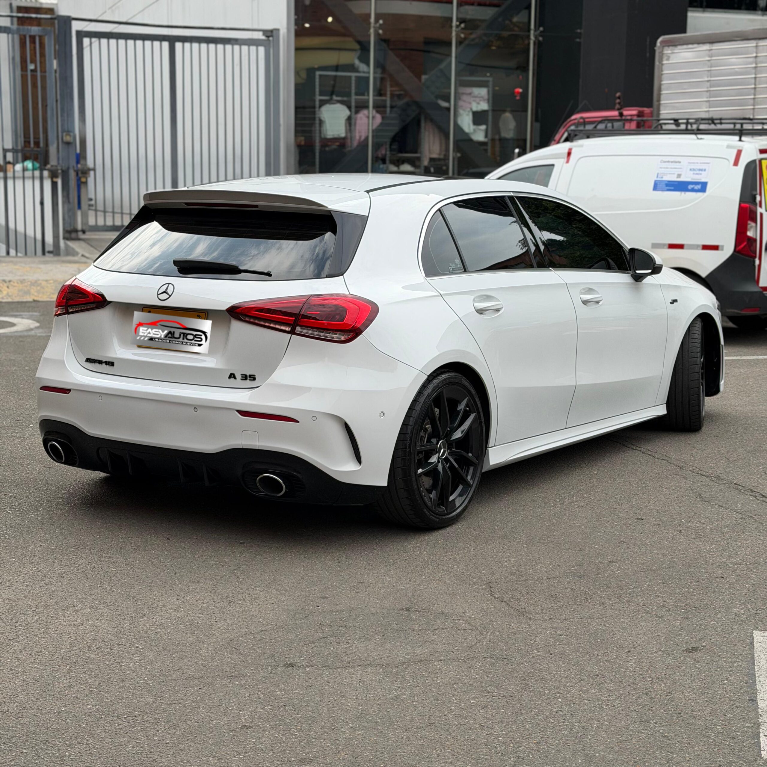 
								Mercedes-Benz A35 AMG 4MATIC 2022 full									