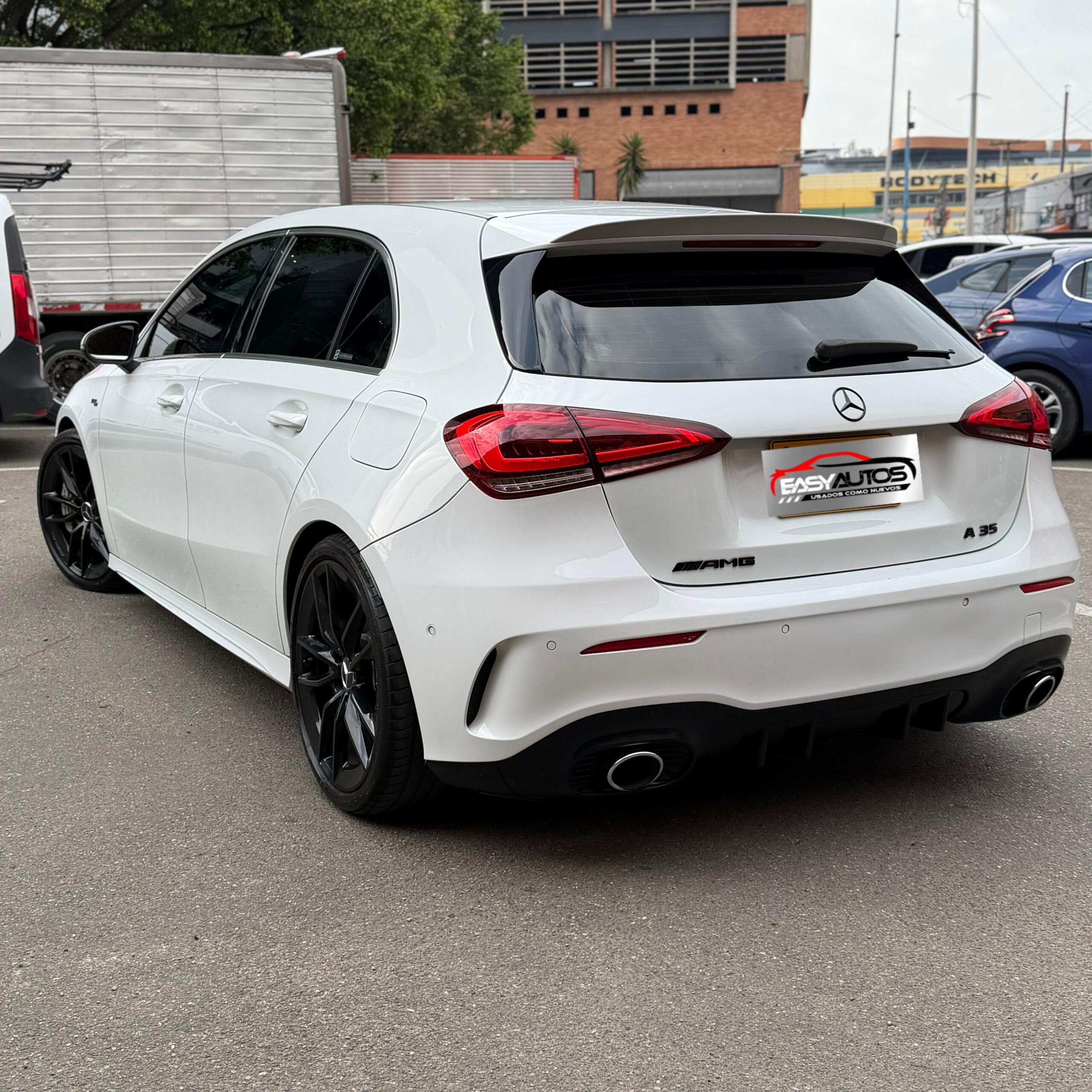 
								Mercedes-Benz A35 AMG 4MATIC 2022 full									