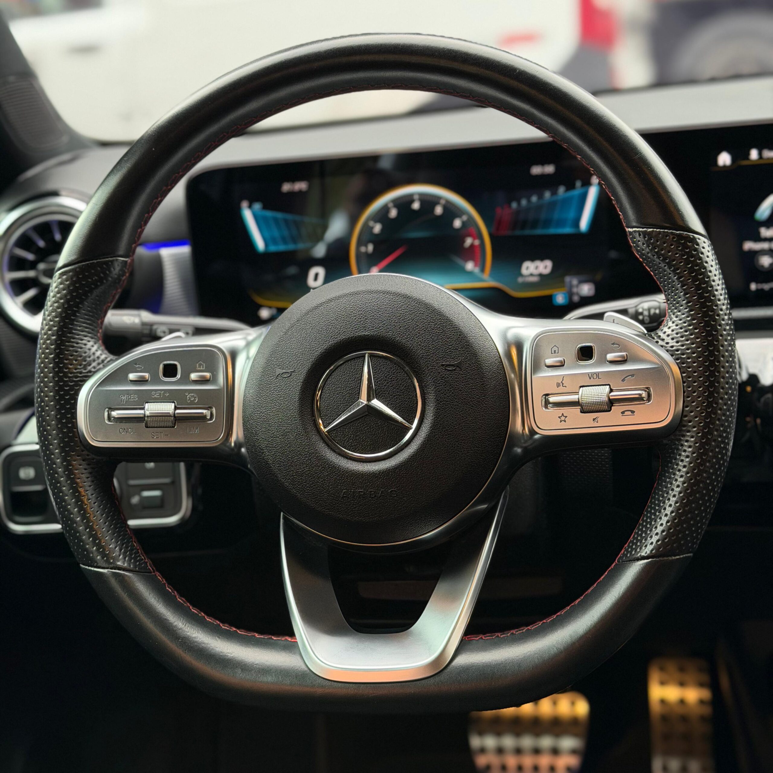 
								Mercedes-Benz A35 AMG 4MATIC 2022 full									