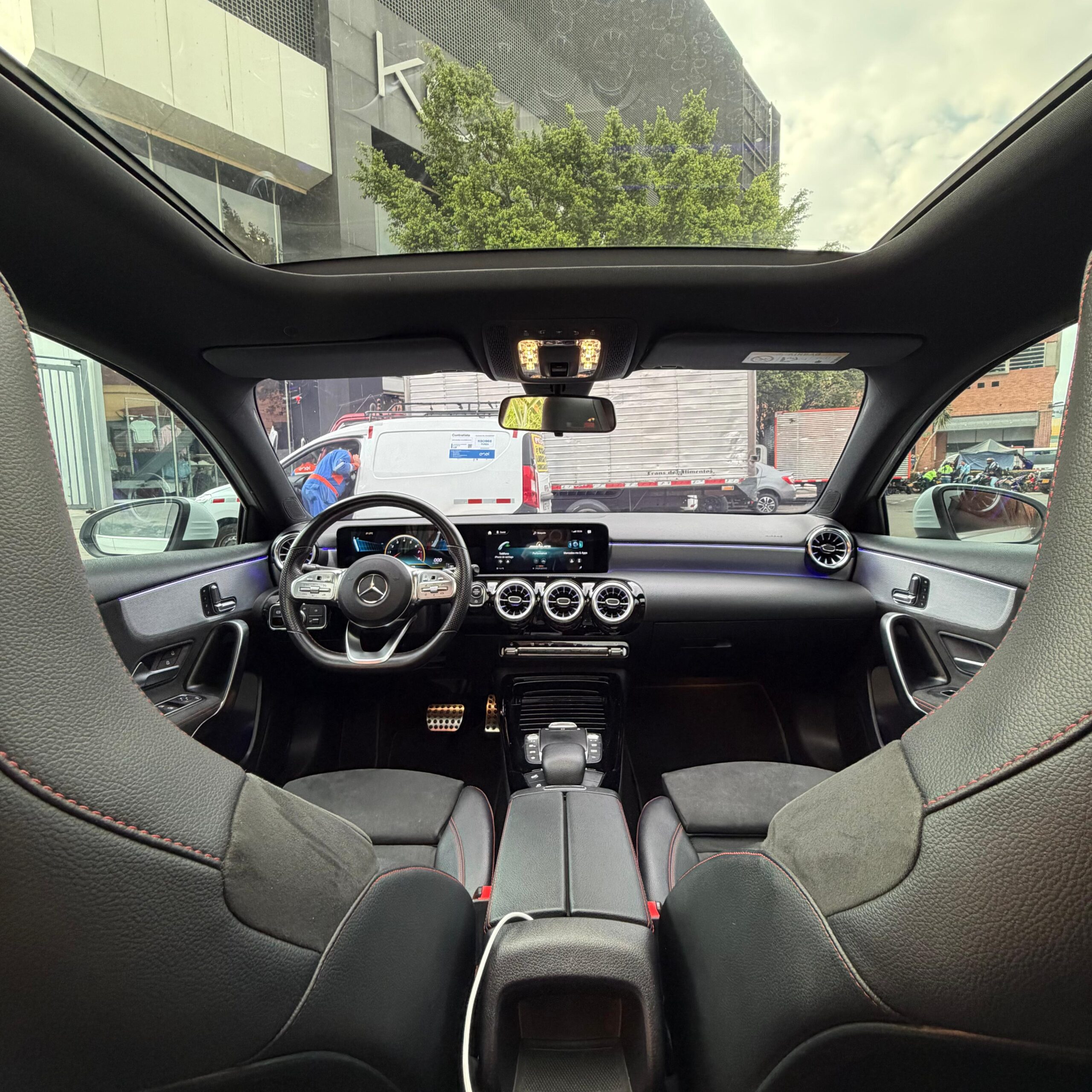 
								Mercedes-Benz A35 AMG 4MATIC 2022 full									