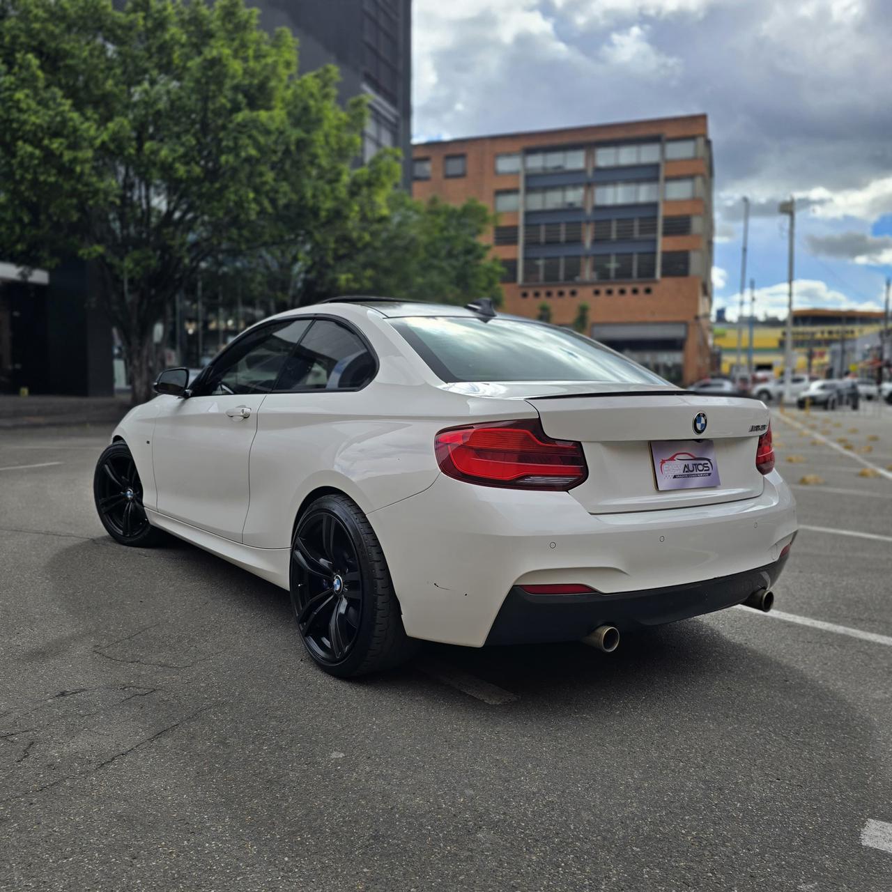 
								BMW M240i Coupé 2018 full									