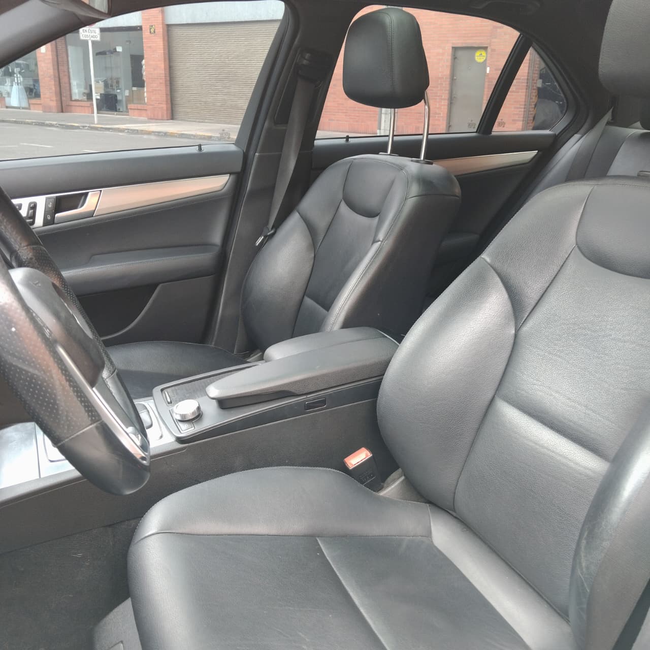 
								Mercedes-Benz C250 CGI BlueEfficiency 2013 full									