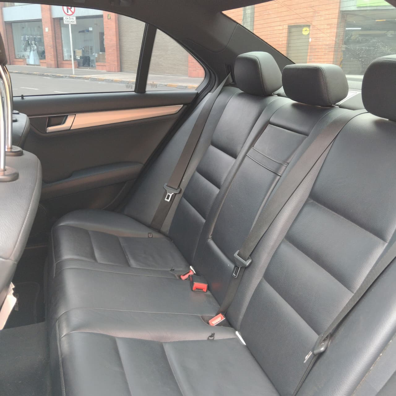 
								Mercedes-Benz C250 CGI BlueEfficiency 2013 full									