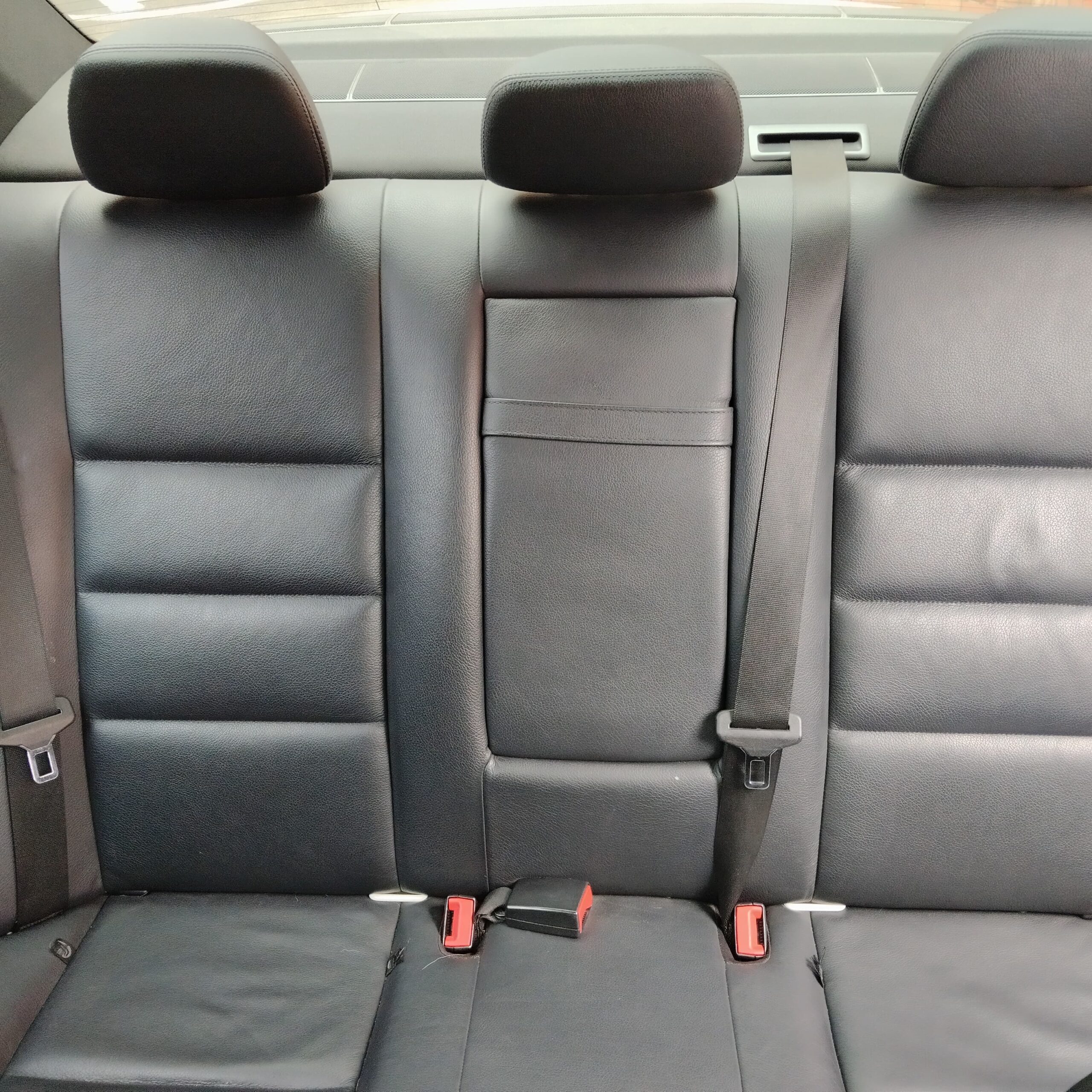 
								Mercedes-Benz C250 CGI BlueEfficiency 2013 full									