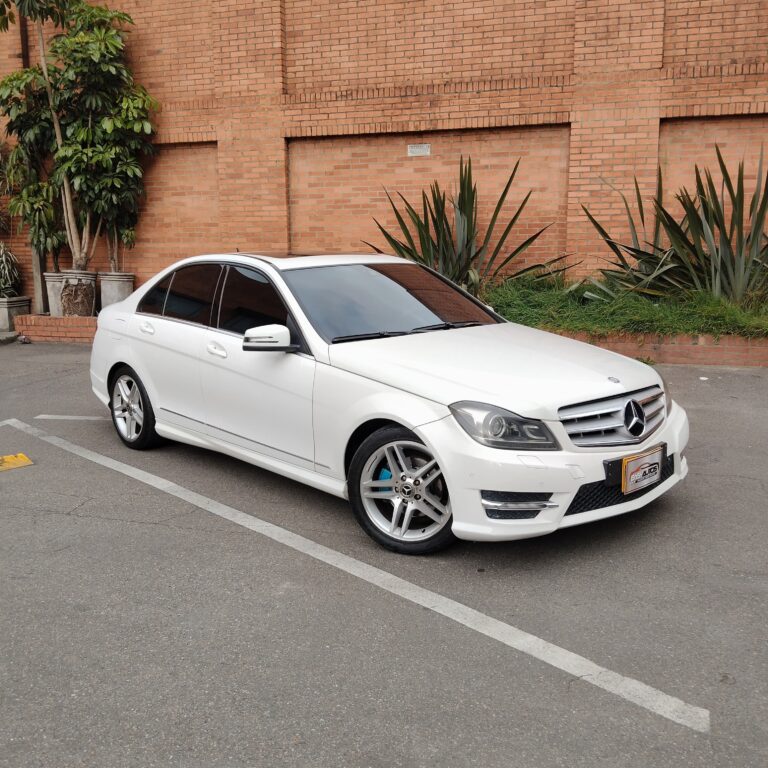 Mercedes-Benz C250 CGI BlueEfficiency 2013