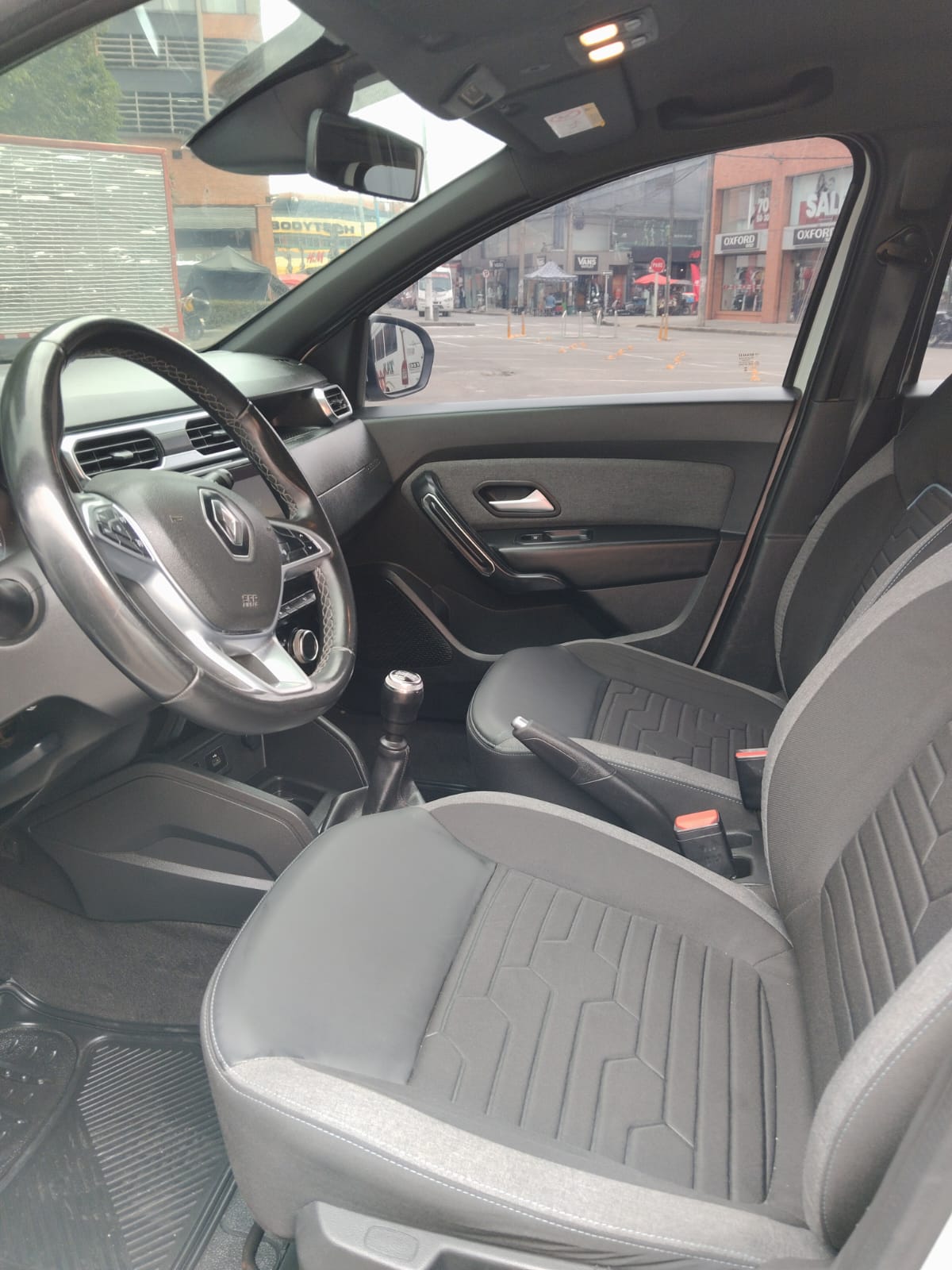 
								Renault Duster Iconic MT 1.3T 4×4 2024 full									