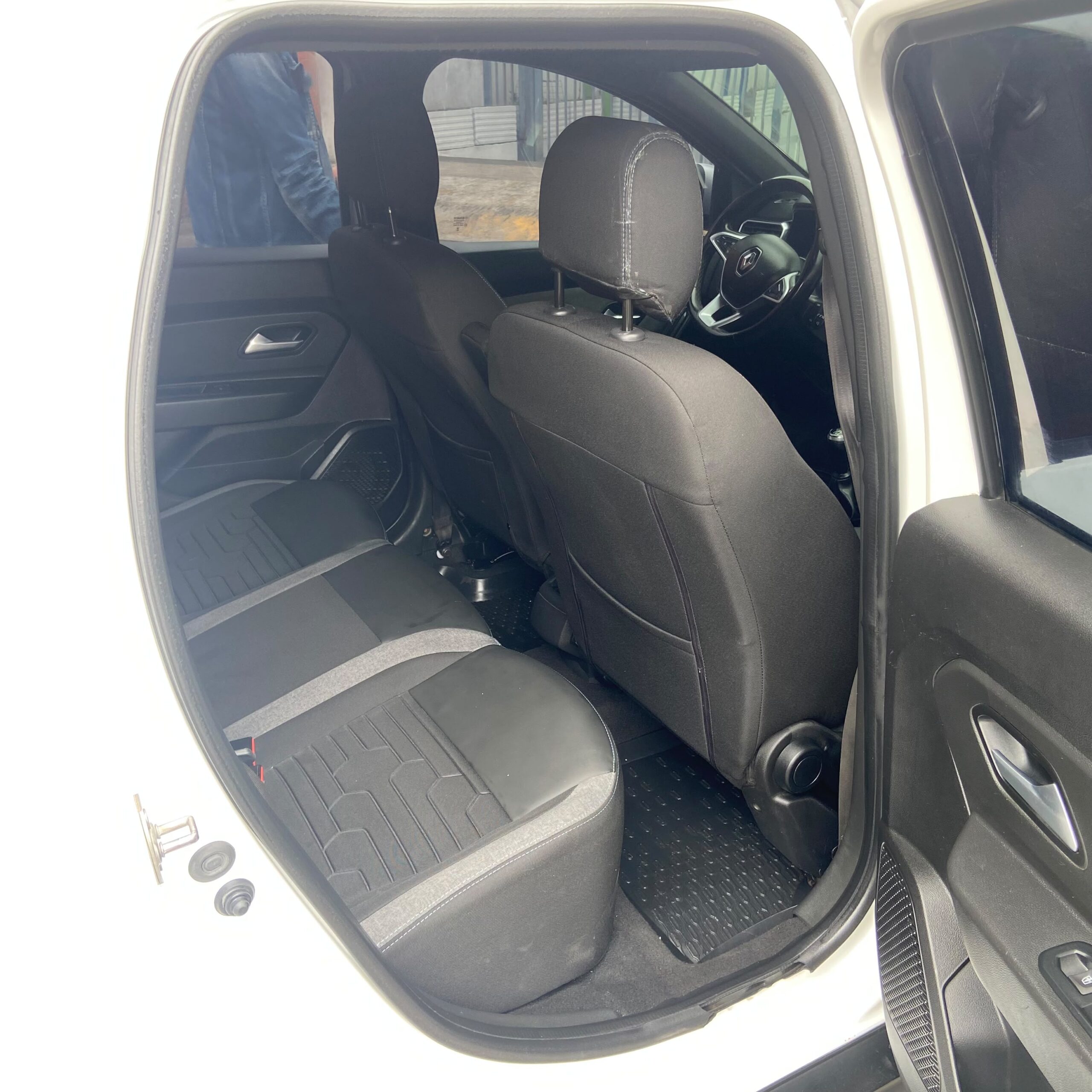 
								Renault Duster Iconic MT 1.3T 4×4 2024 full									