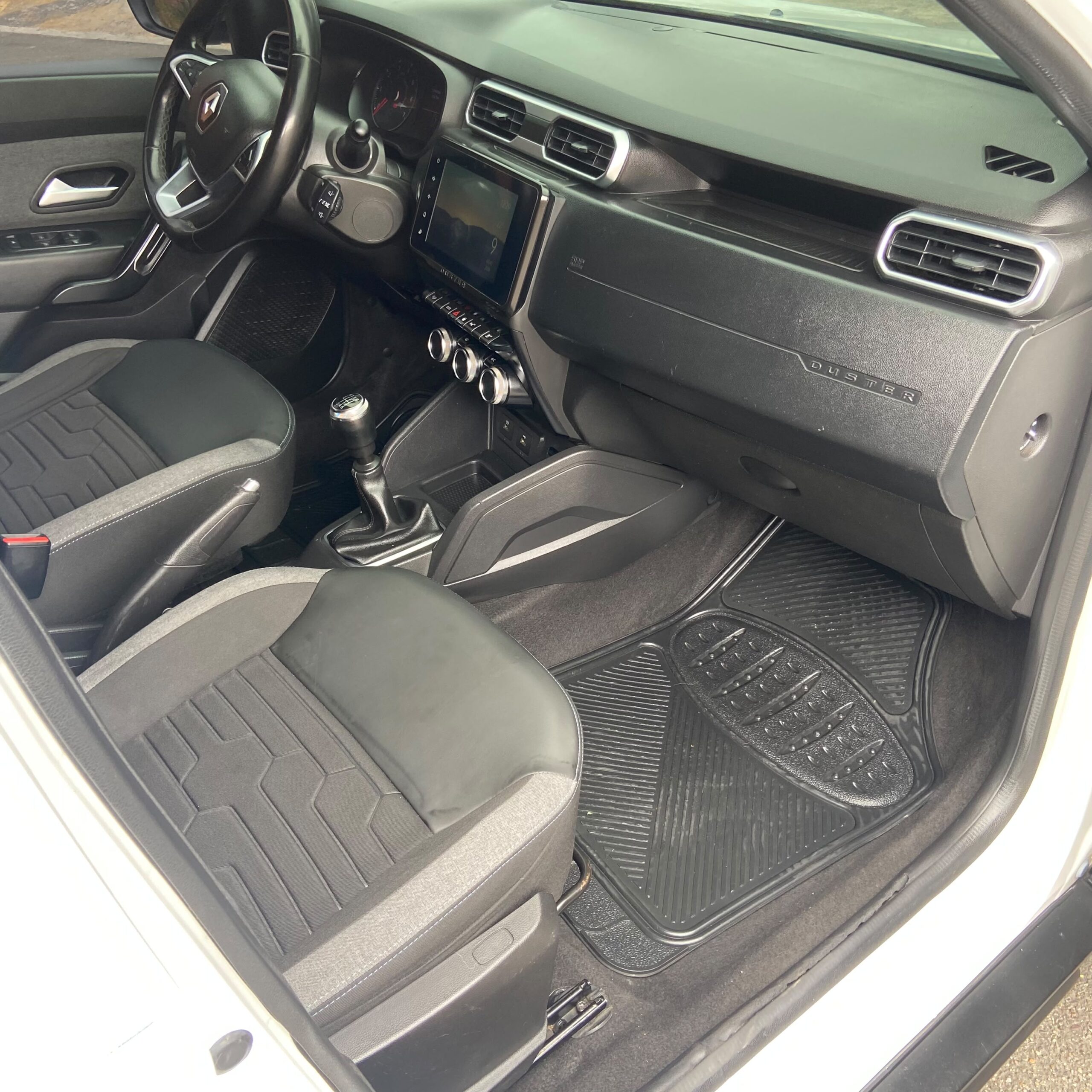 
								Renault Duster Iconic MT 1.3T 4×4 2024 full									