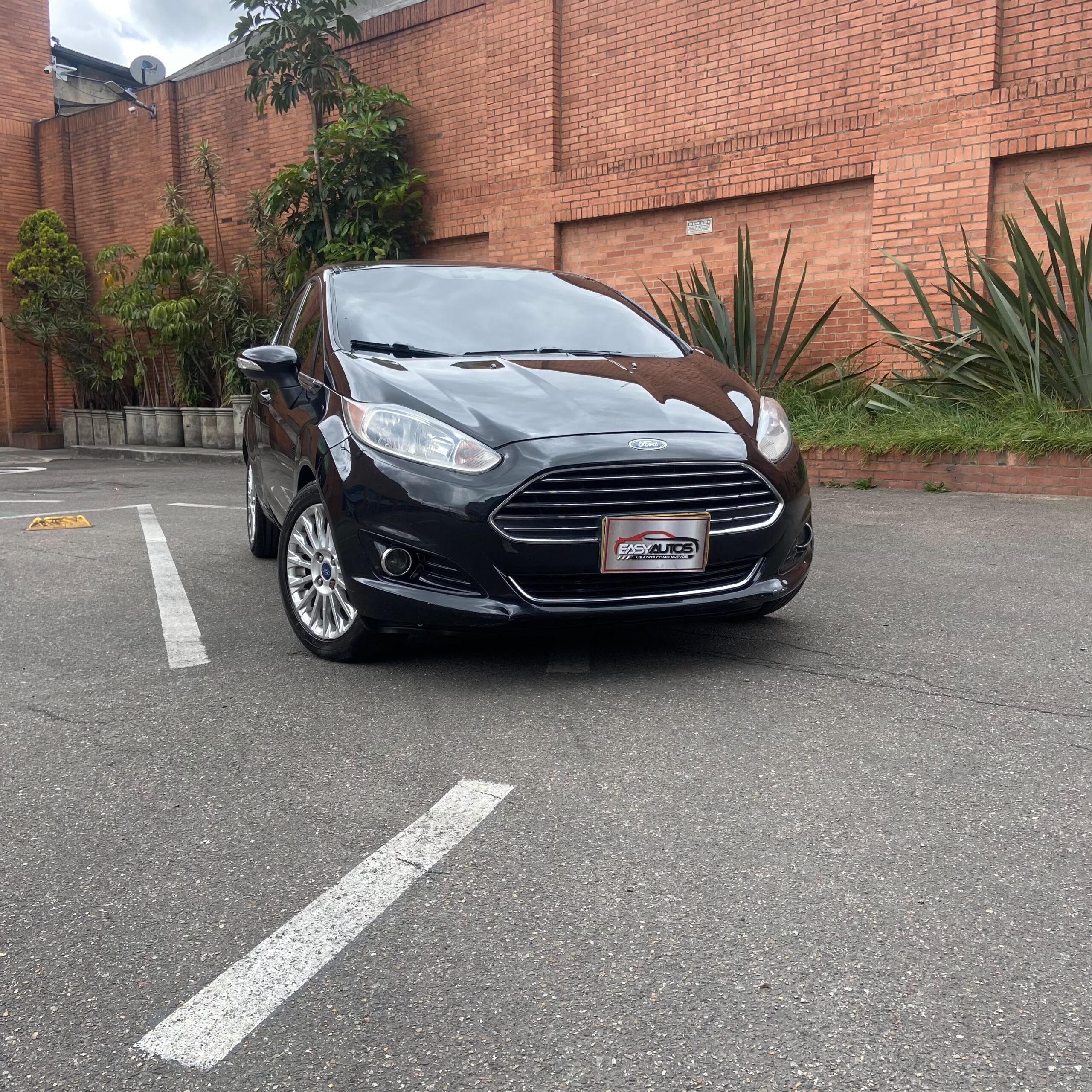 
								Ford Fiesta Hatchback Titanium AT 1.6 2015 full									