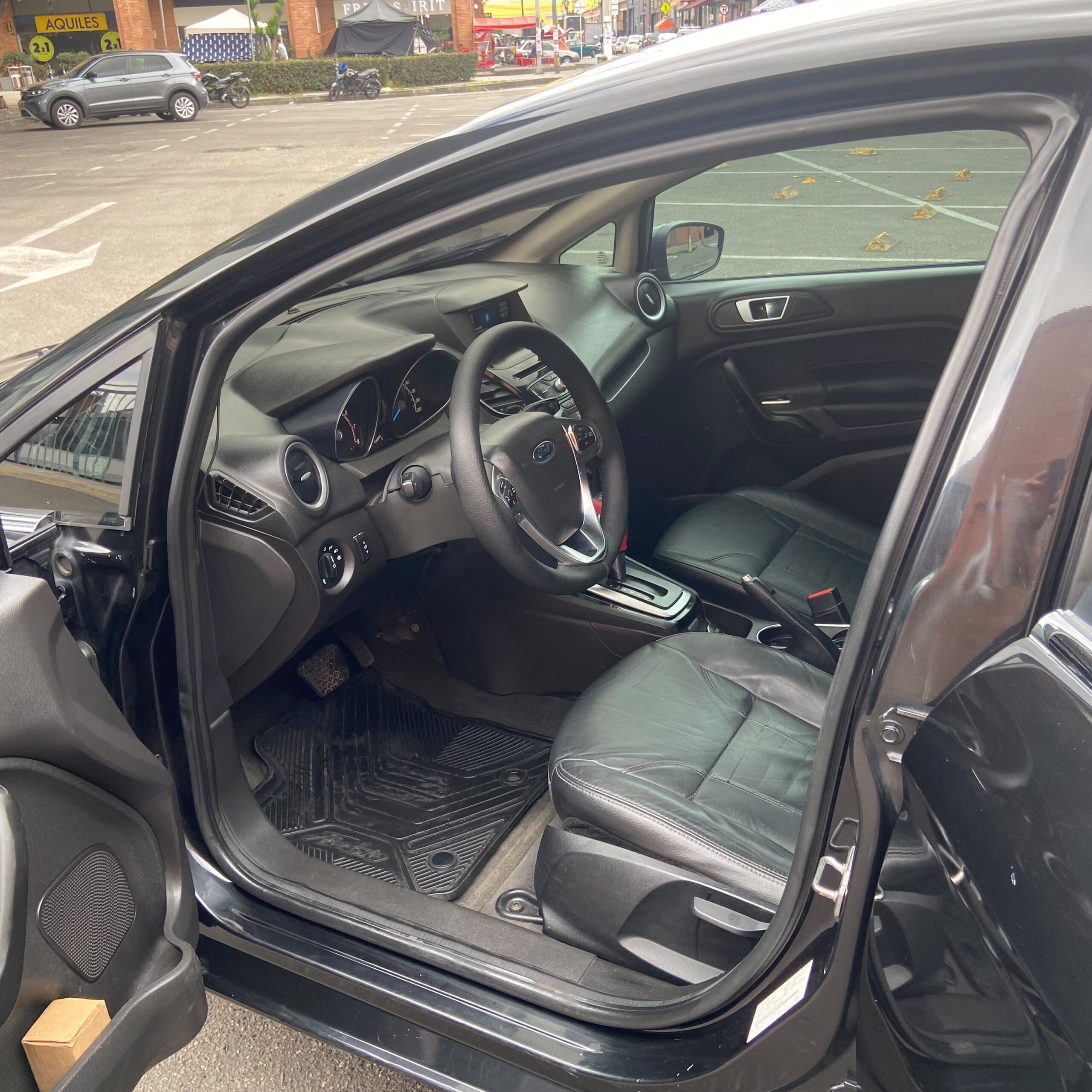 
								Ford Fiesta Hatchback Titanium AT 1.6 2015 full									