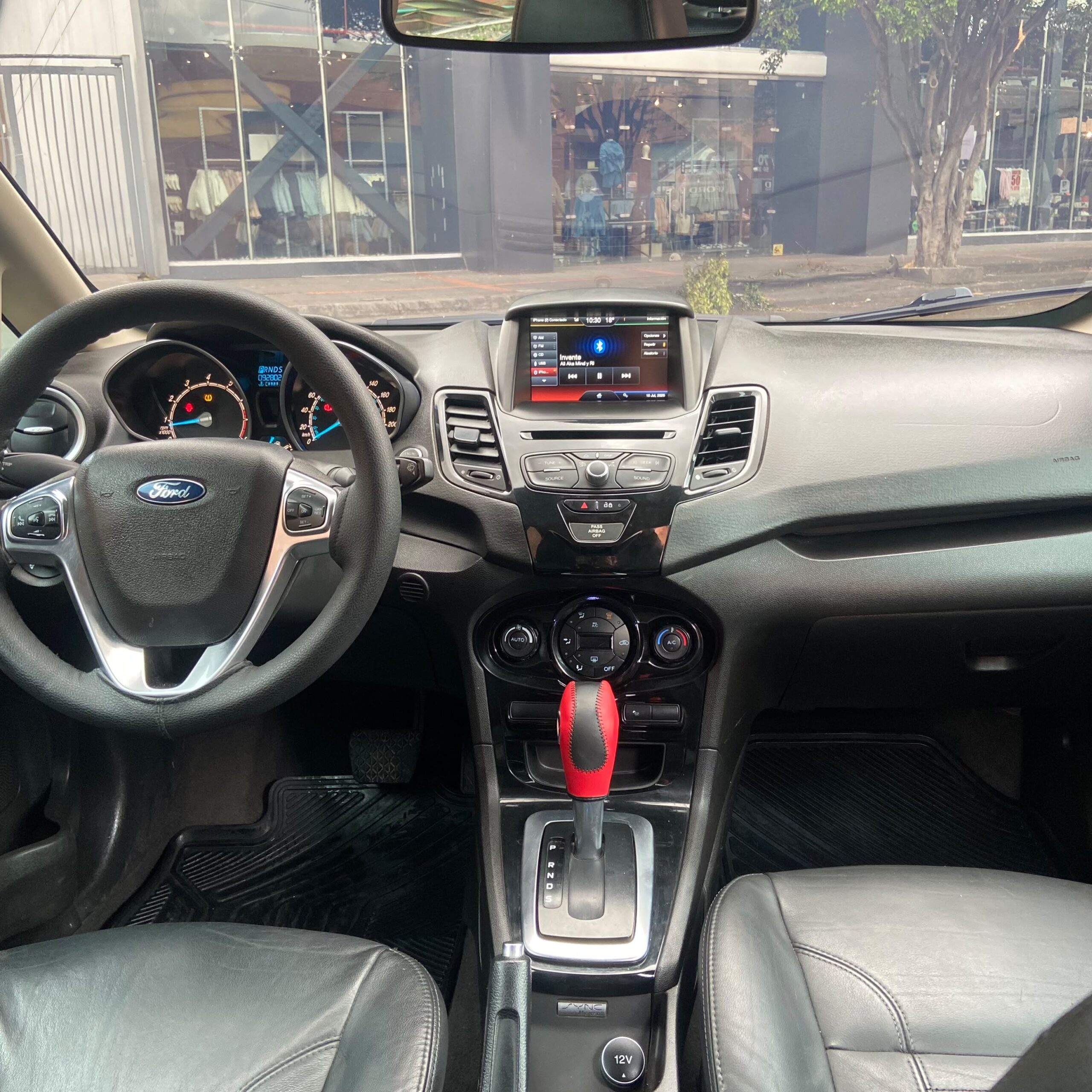 
								Ford Fiesta Hatchback Titanium AT 1.6 2015 full									