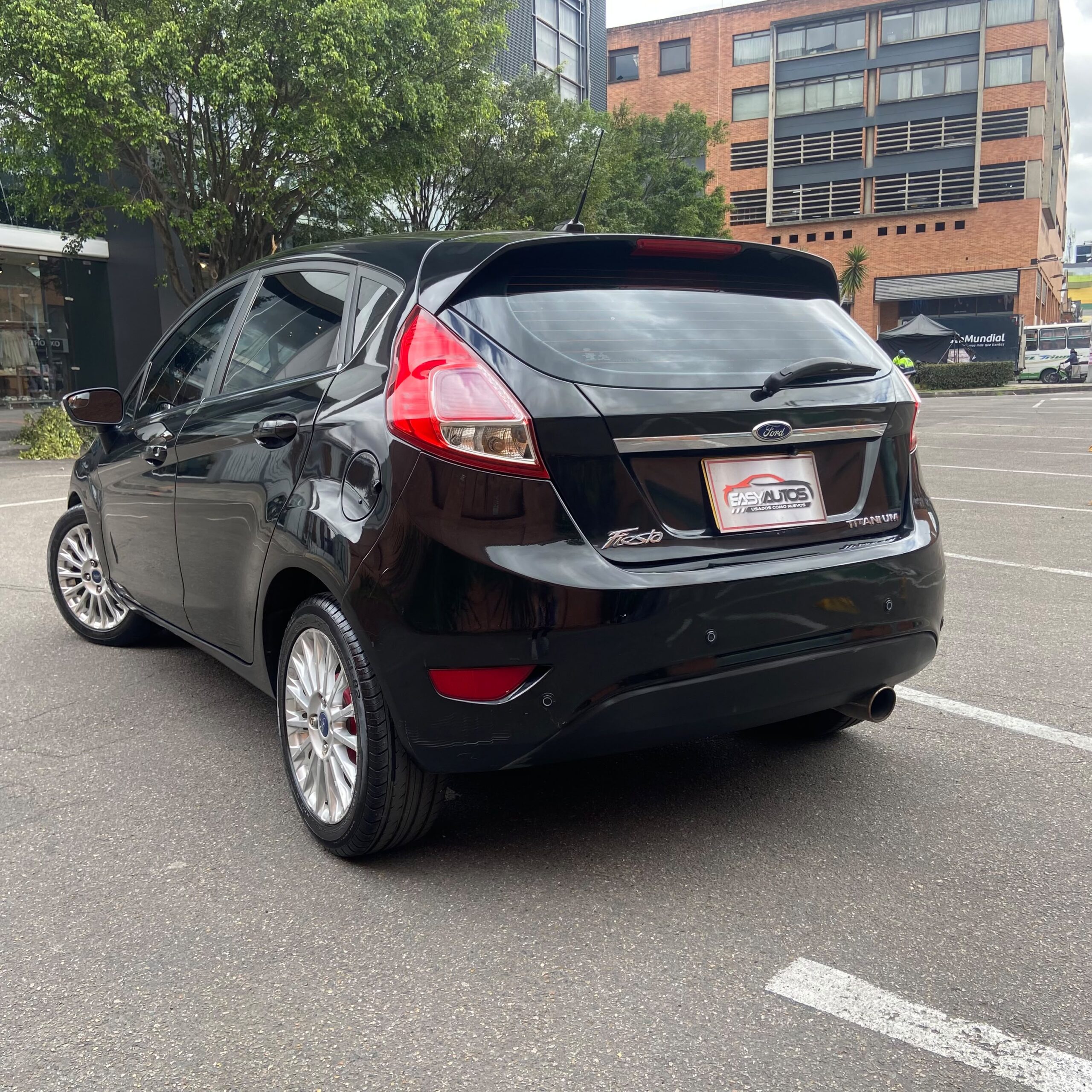
								Ford Fiesta Hatchback Titanium AT 1.6 2015 full									