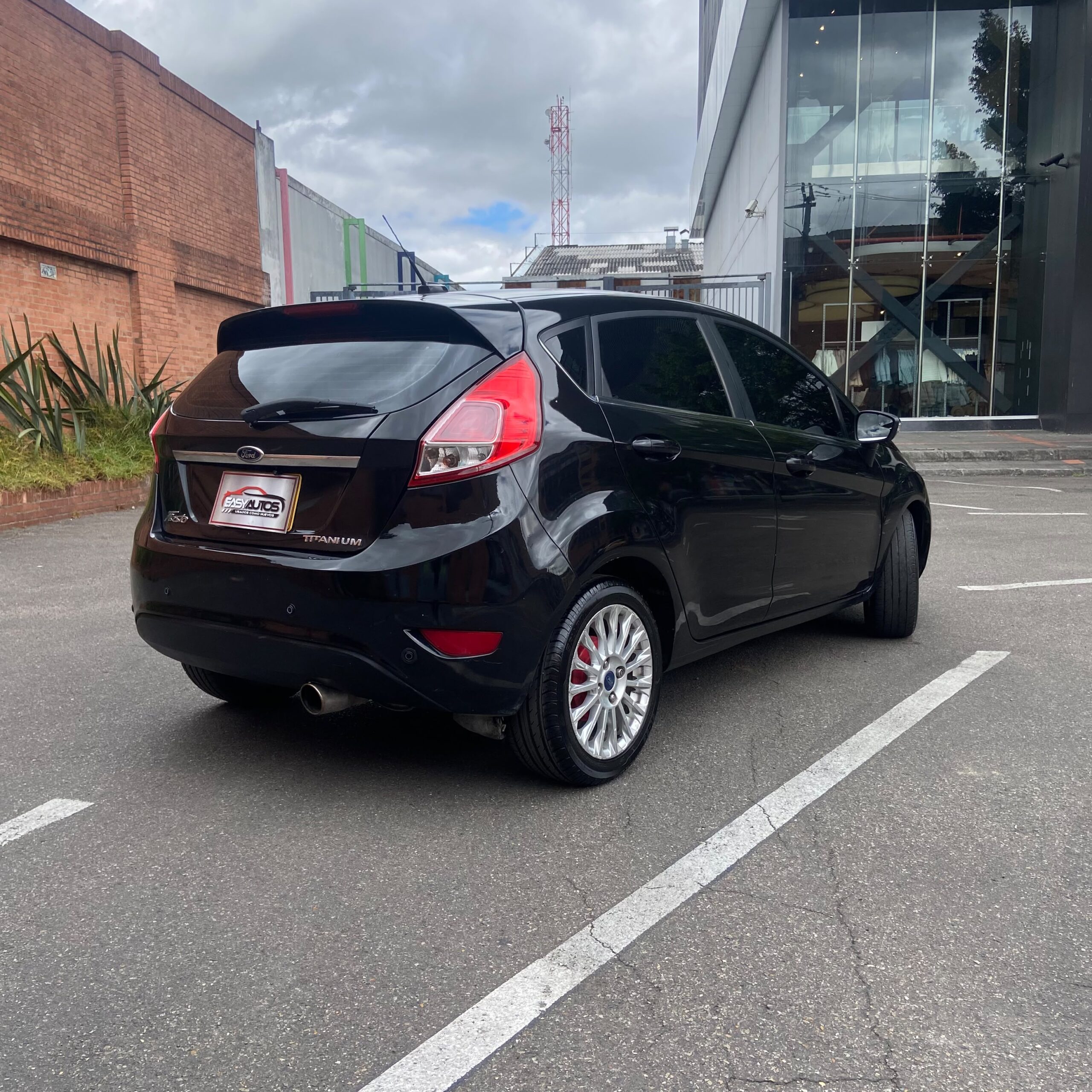 
								Ford Fiesta Hatchback Titanium AT 1.6 2015 full									