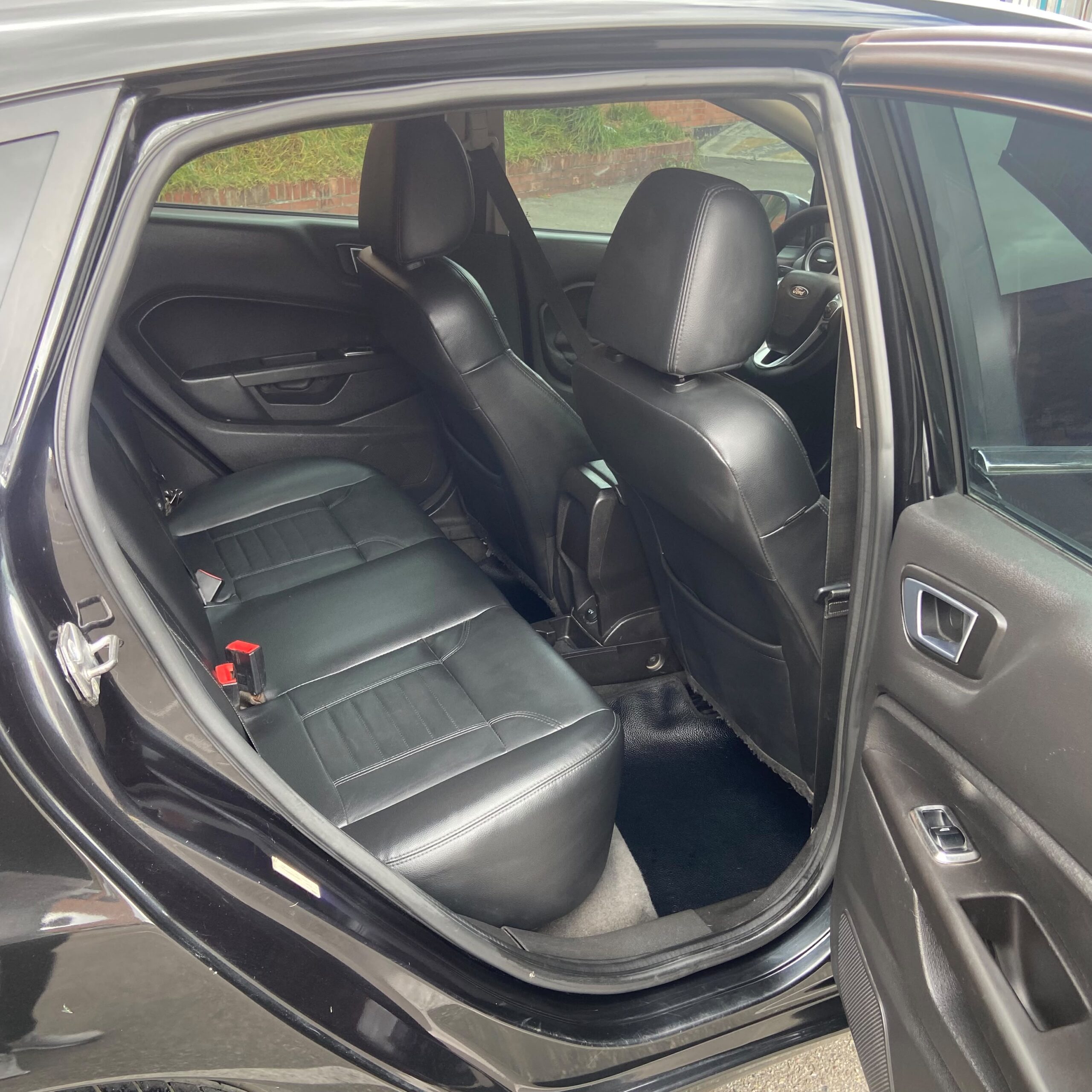 
								Ford Fiesta Hatchback Titanium AT 1.6 2015 full									