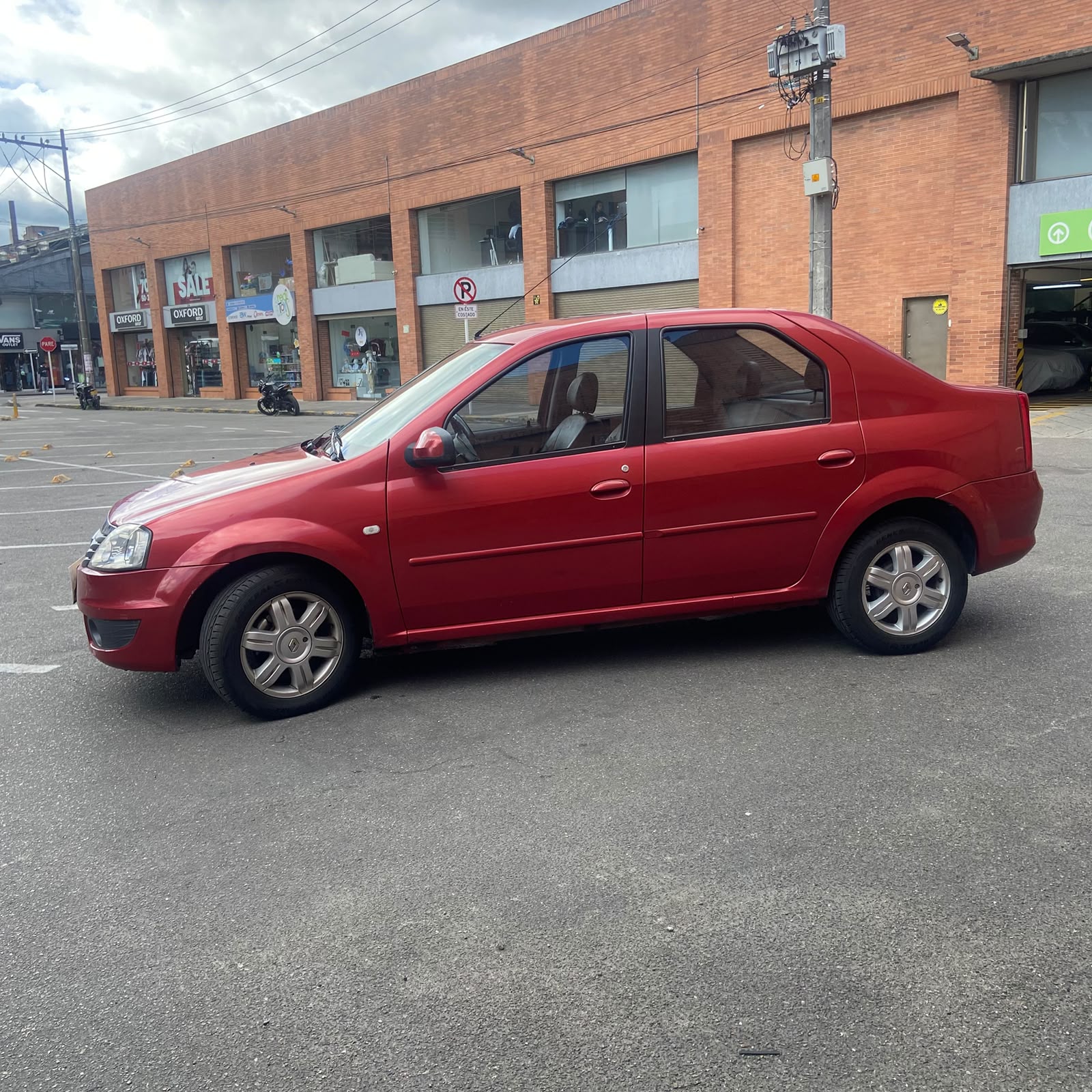 
								Renault Logan Dynamic MT 1.6 2013 full									