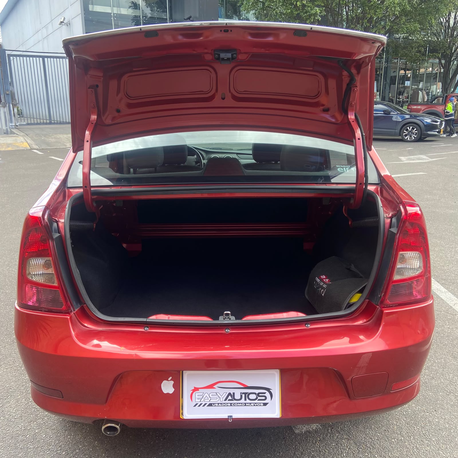 
								Renault Logan Dynamic MT 1.6 2013 full									