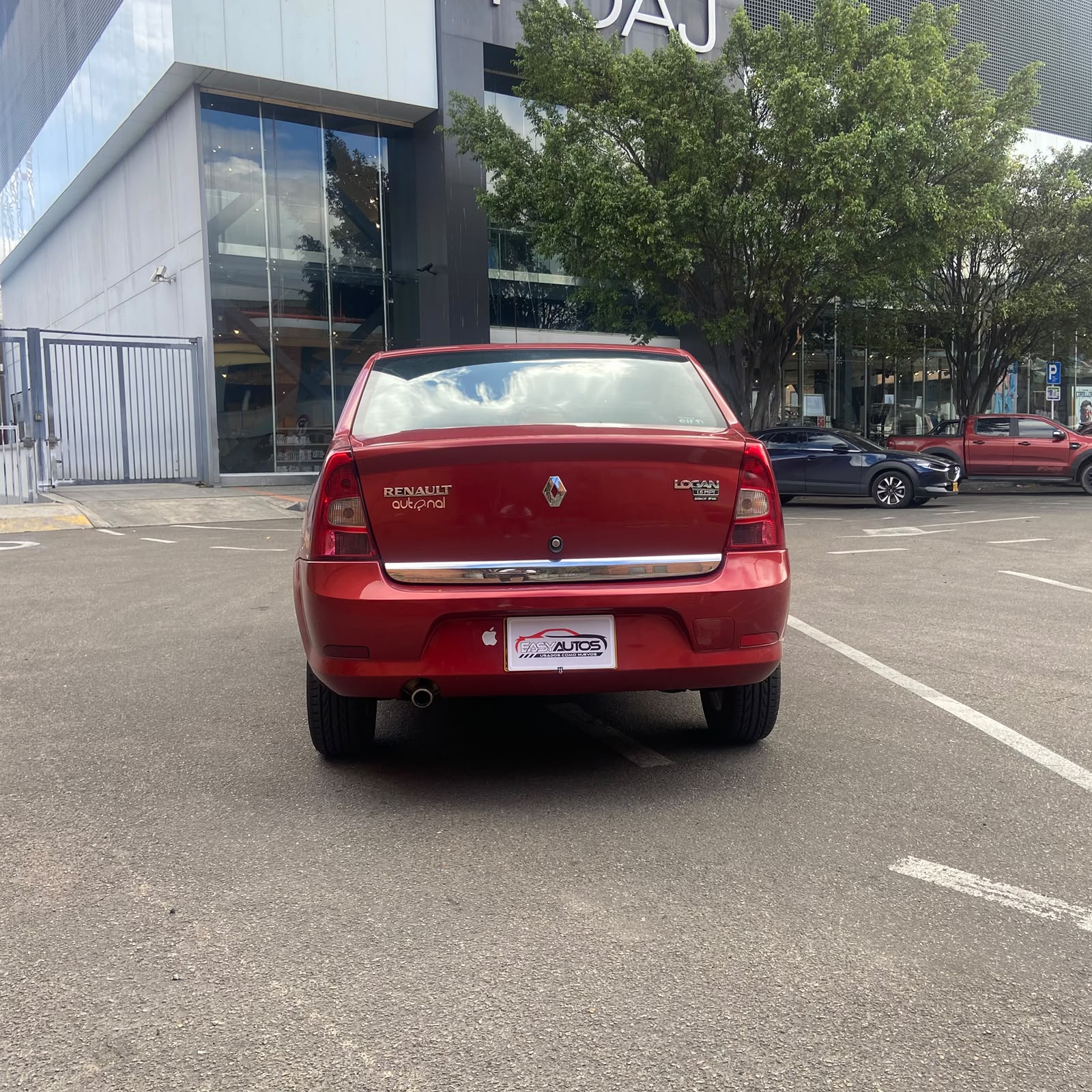 
								Renault Logan Dynamic MT 1.6 2013 full									