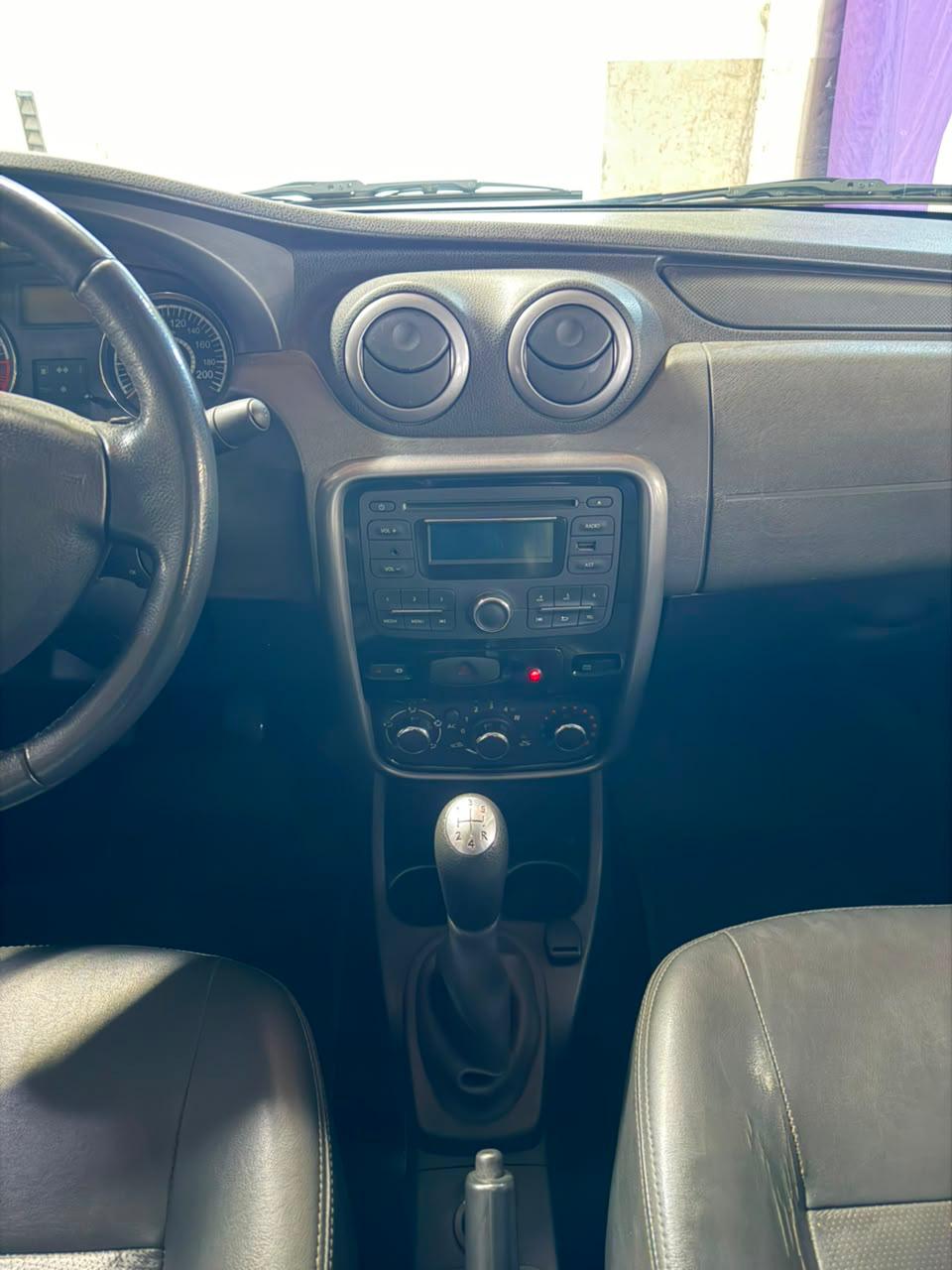 
								Renault Logan Dynamic MT 1.6 2013 full									