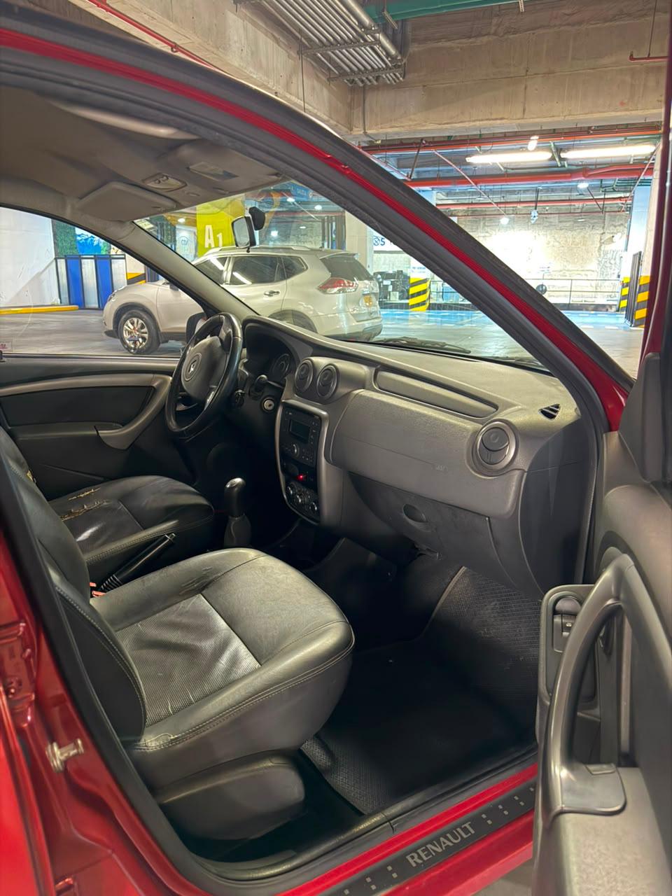 
								Renault Logan Dynamic MT 1.6 2013 full									