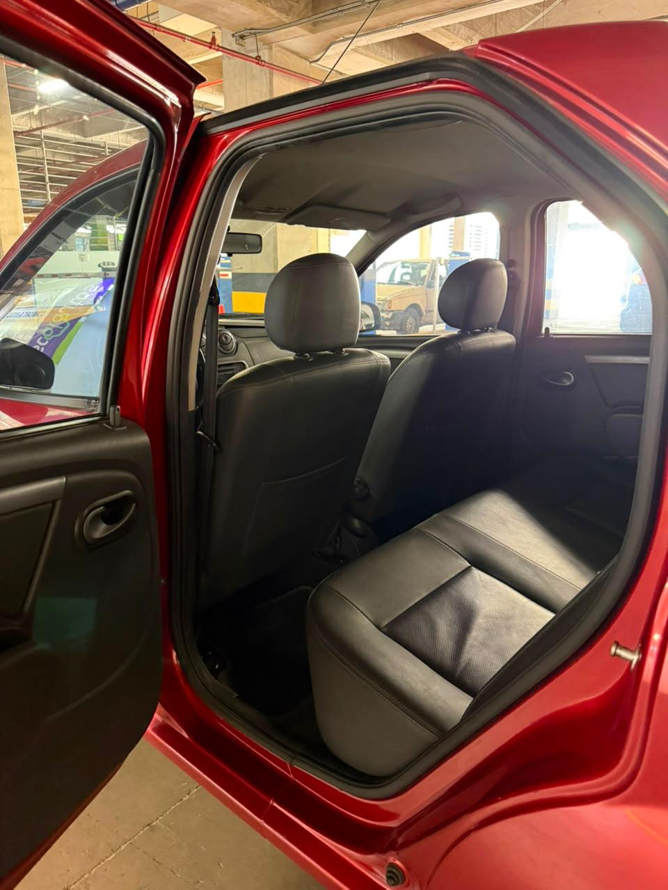 
								Renault Logan Dynamic MT 1.6 2013 full									