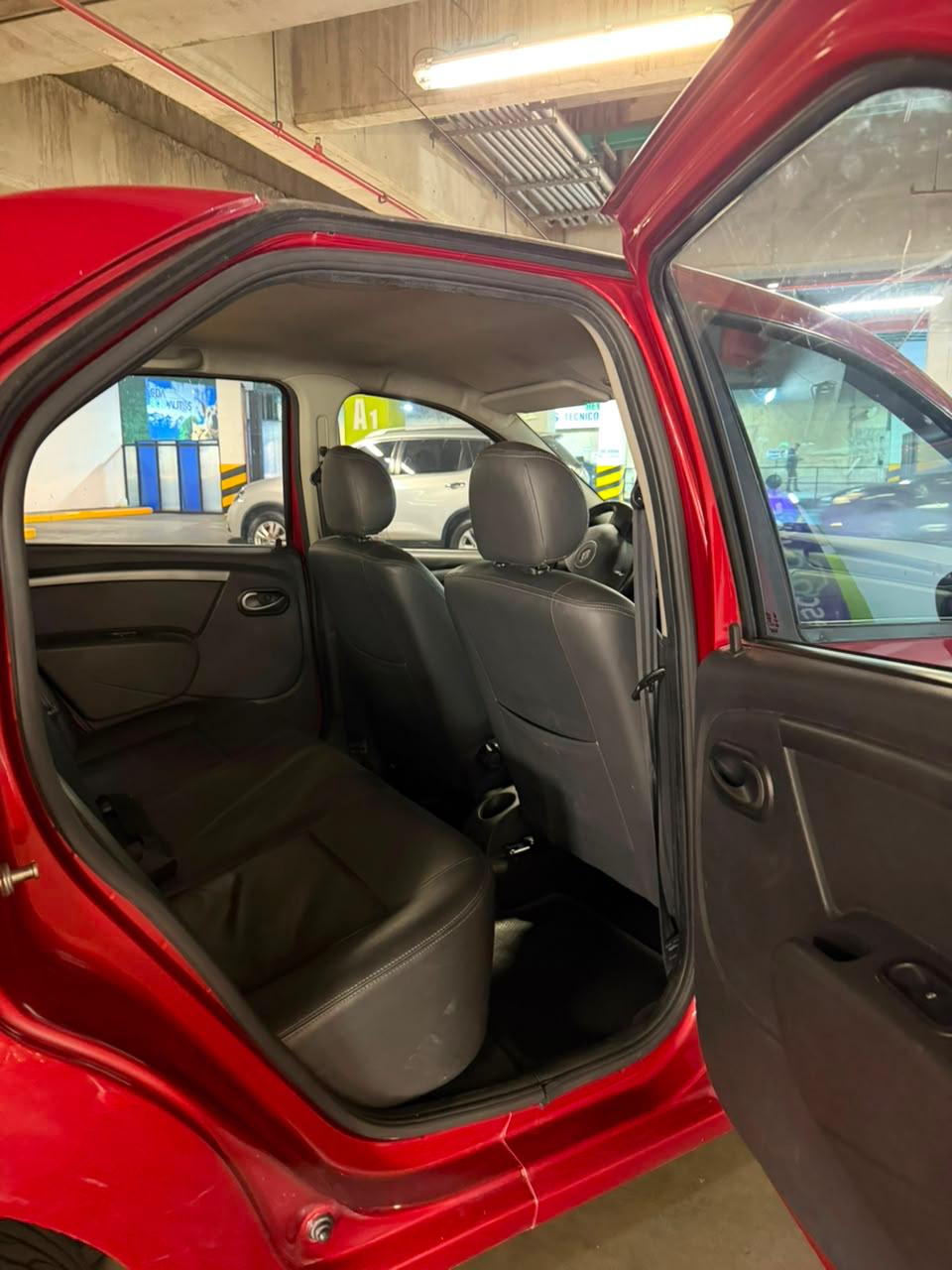 
								Renault Logan Dynamic MT 1.6 2013 full									