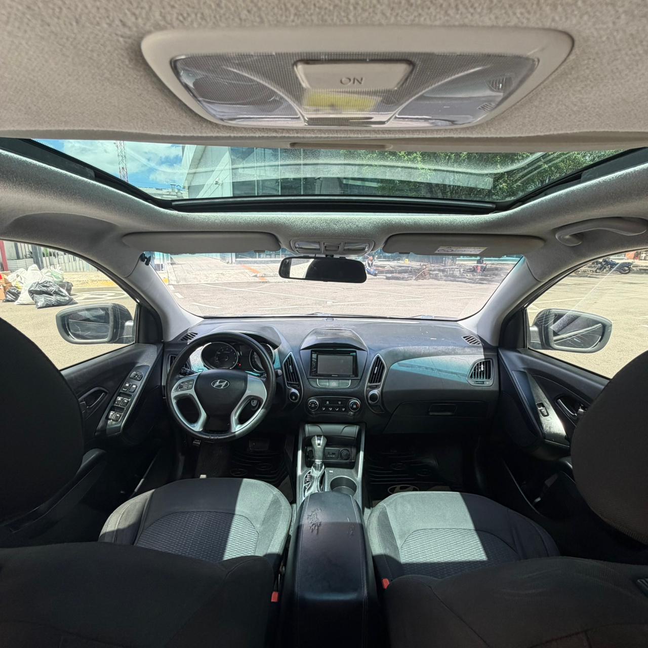 
								Hyundai Tucson AT 2.0 2015 full									