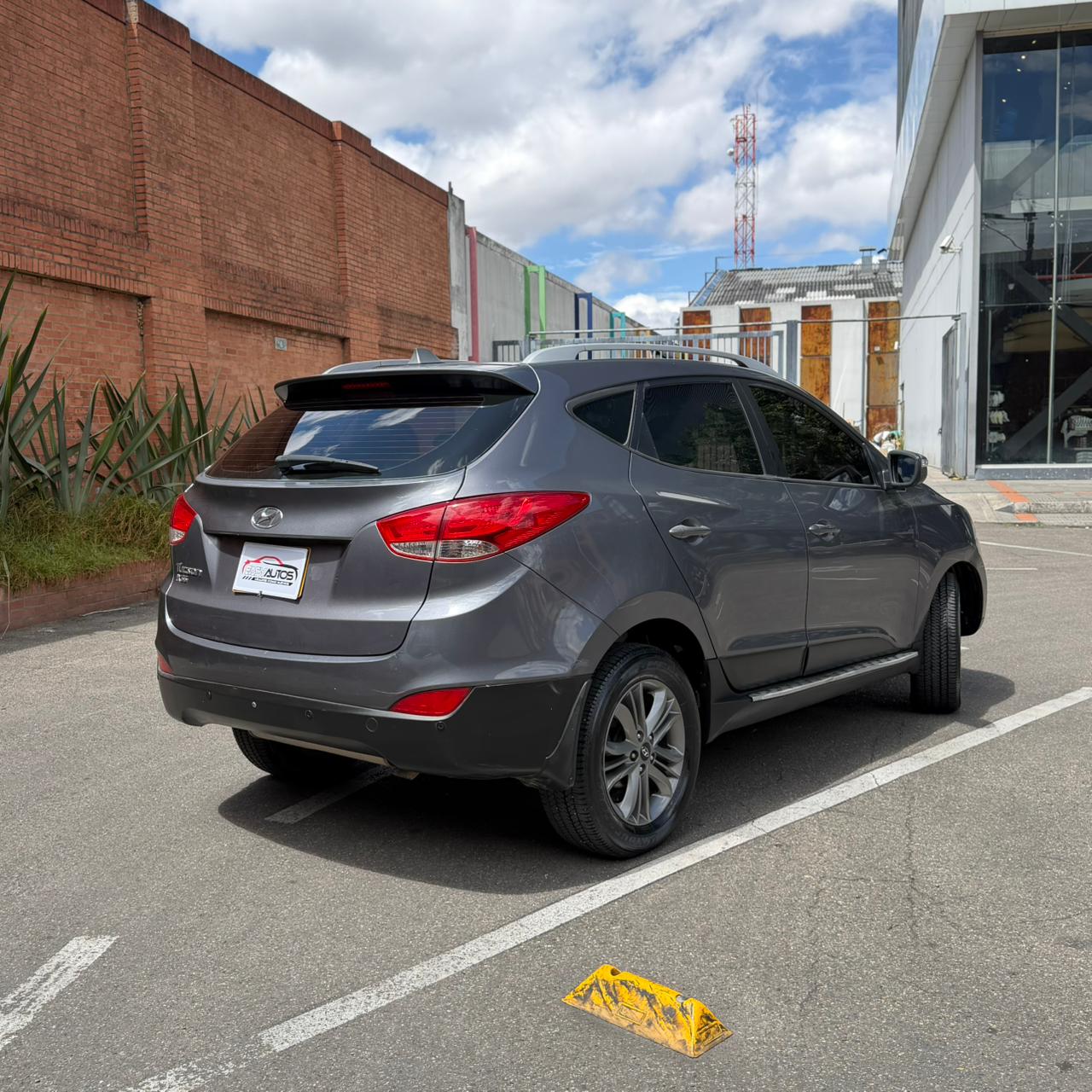 
								Hyundai Tucson AT 2.0 2015 full									