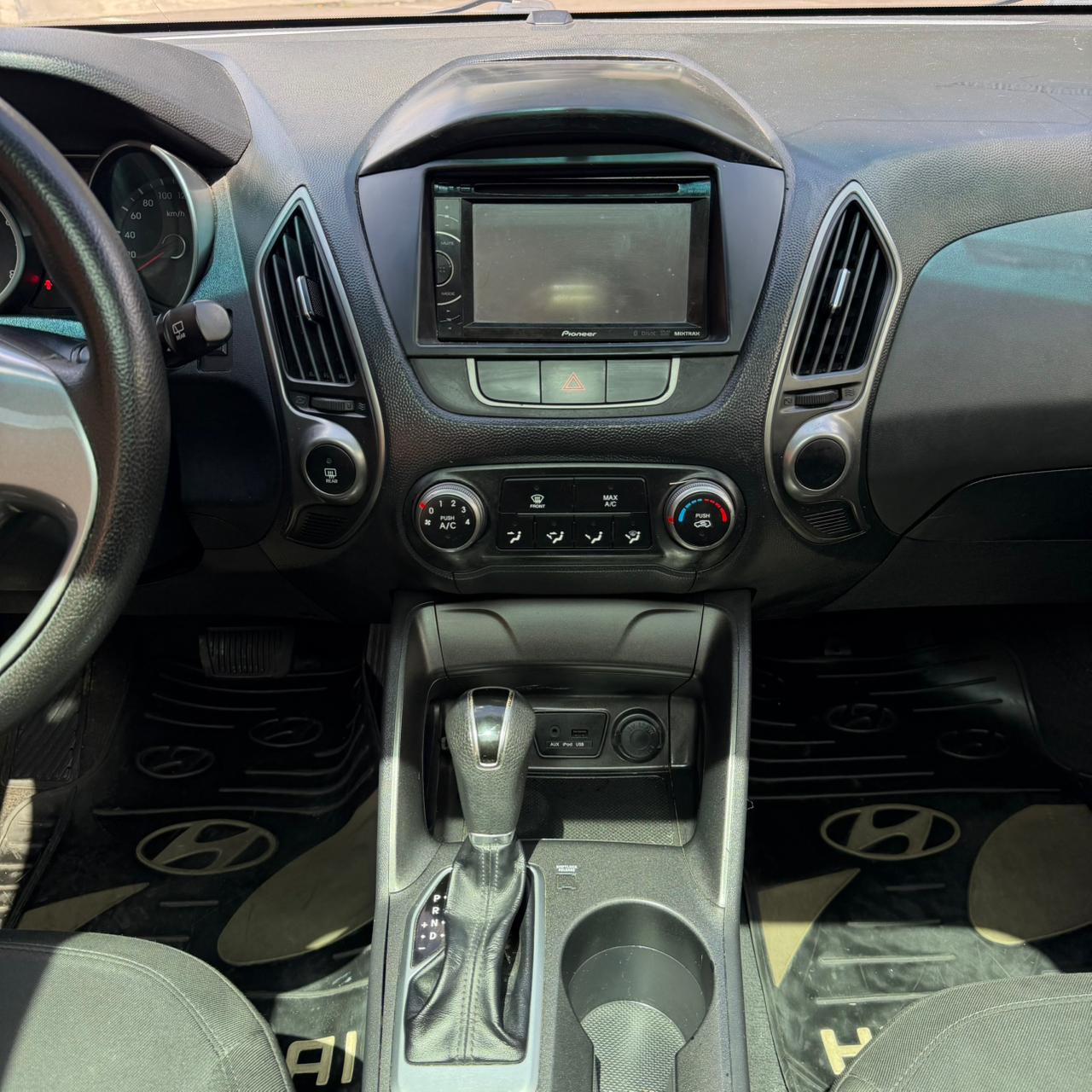 
								Hyundai Tucson AT 2.0 2015 full									