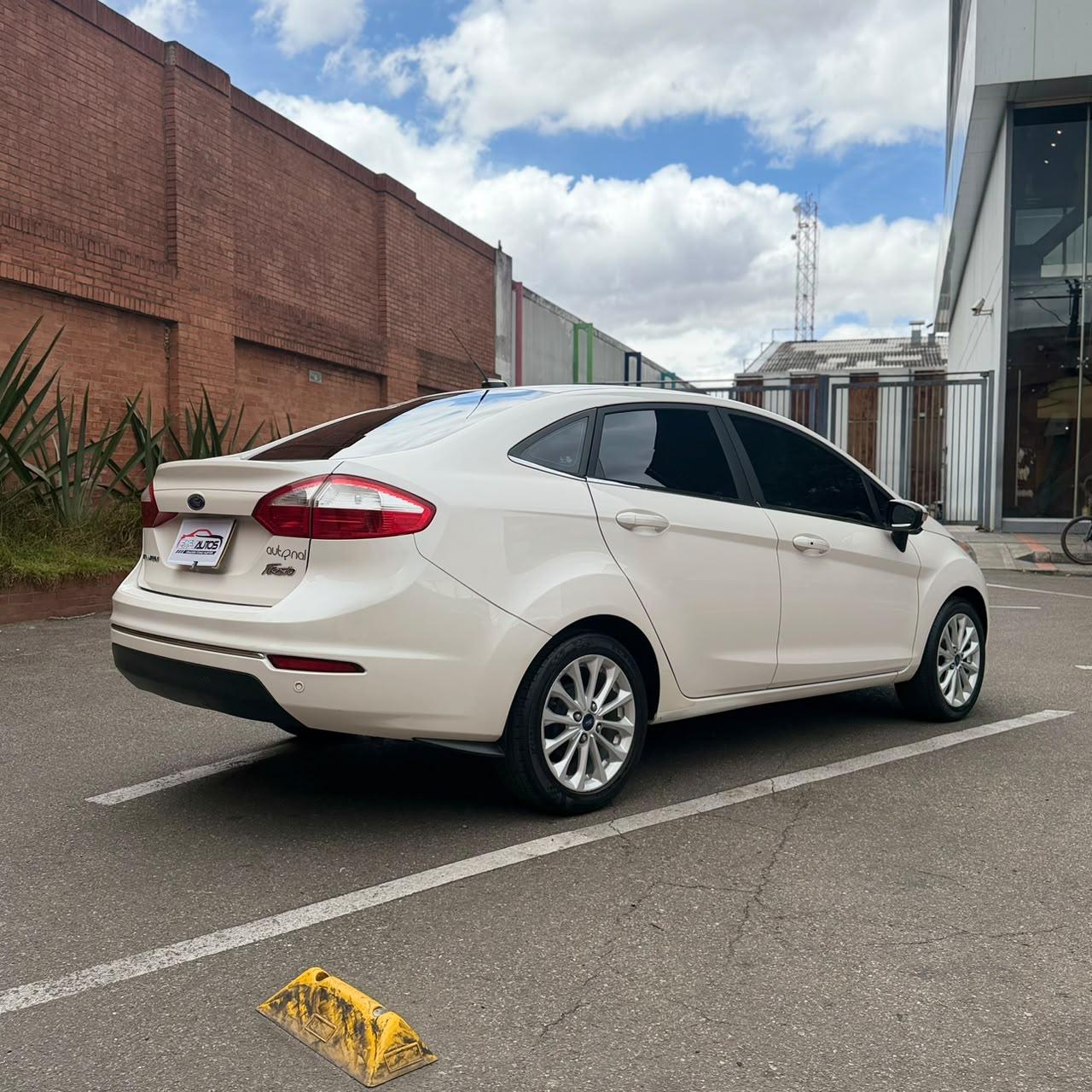 
								Ford Fiesta Titanium MT 1.6 2017 full									