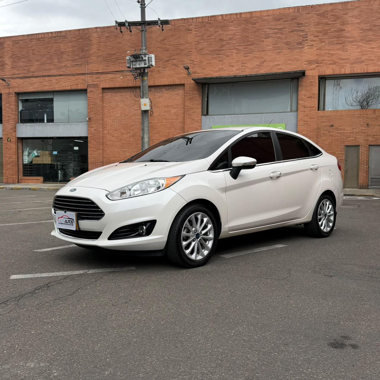 
								Ford Fiesta Titanium MT 1.6 2017 full									