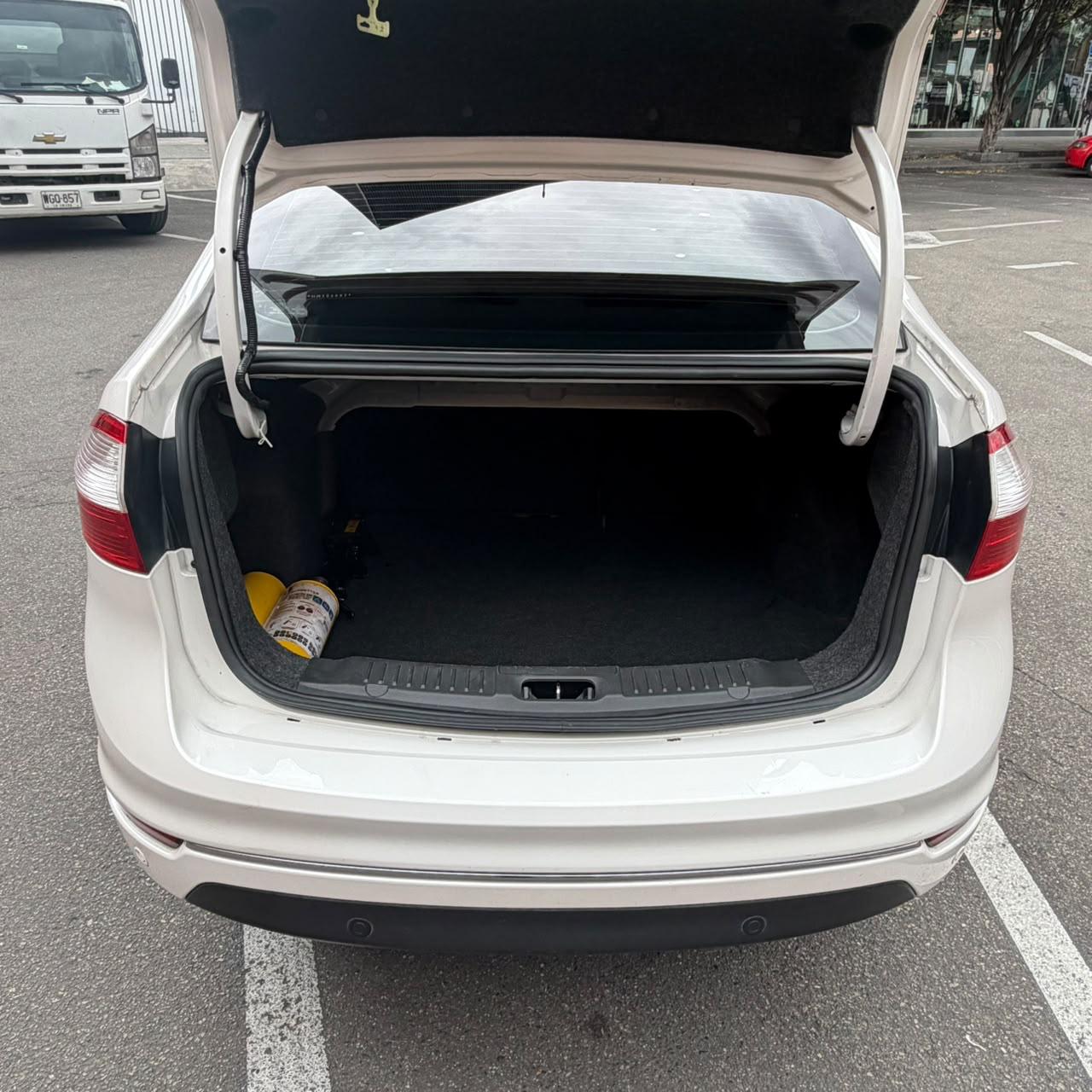 
								Ford Fiesta Titanium MT 1.6 2017 full									
