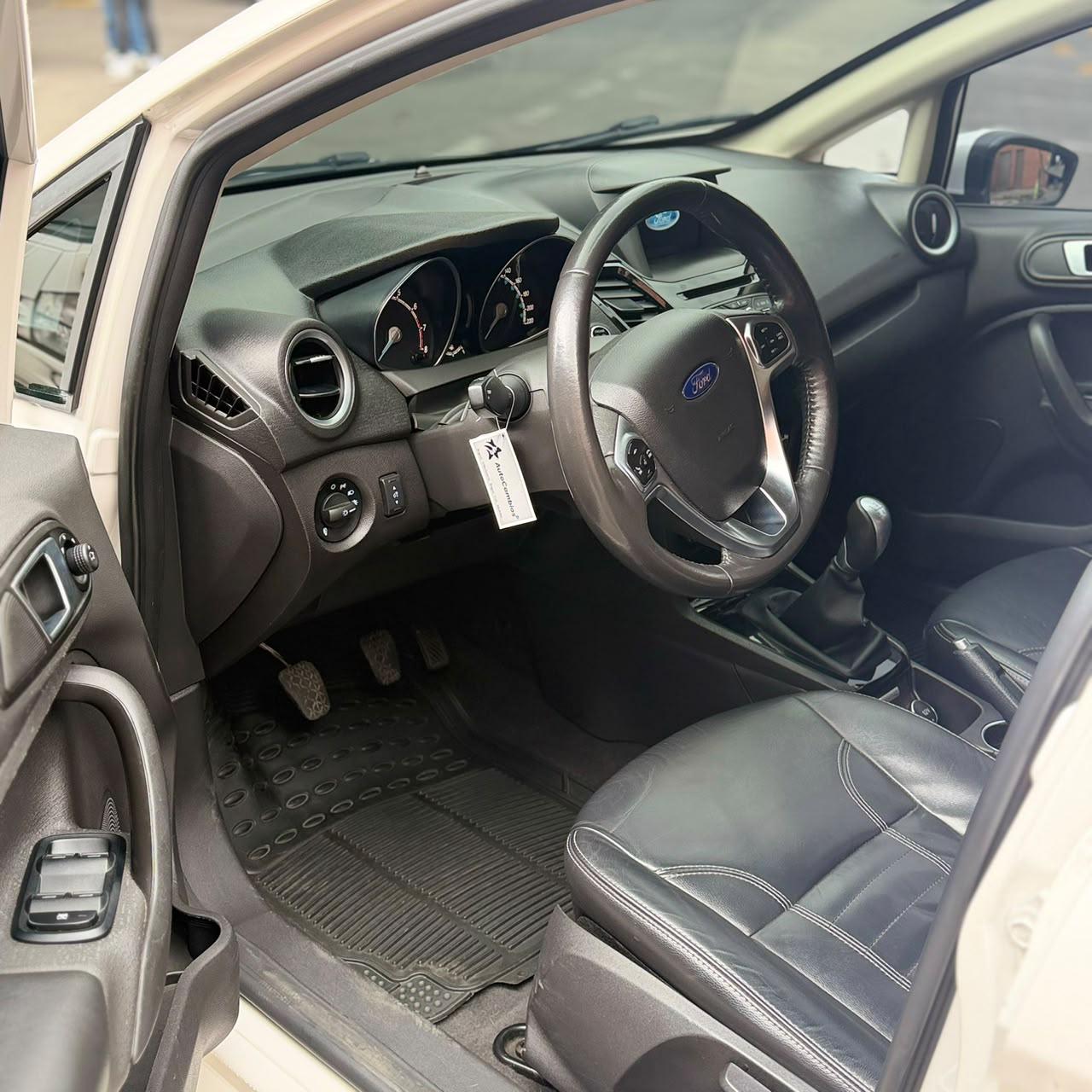 
								Ford Fiesta Titanium MT 1.6 2017 full									
