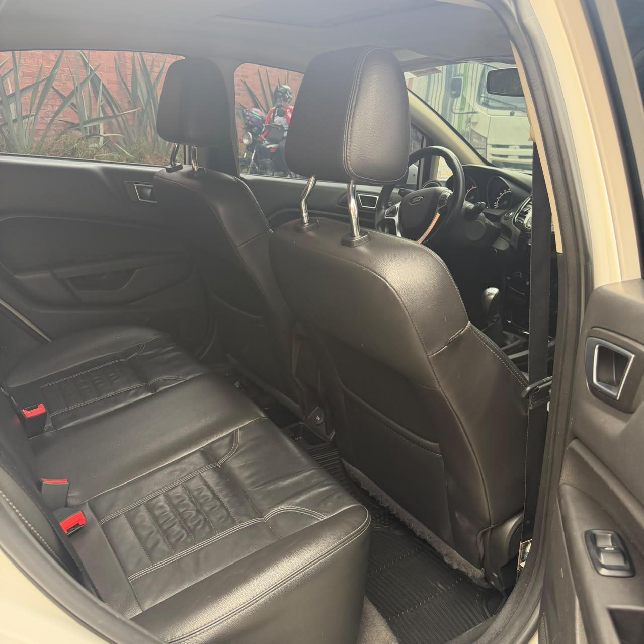 
								Ford Fiesta Titanium MT 1.6 2017 full									