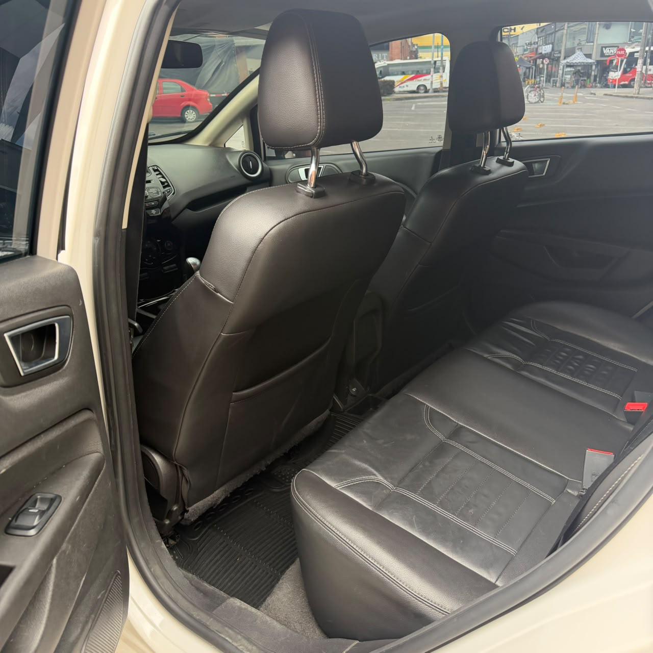 
								Ford Fiesta Titanium MT 1.6 2017 full									
