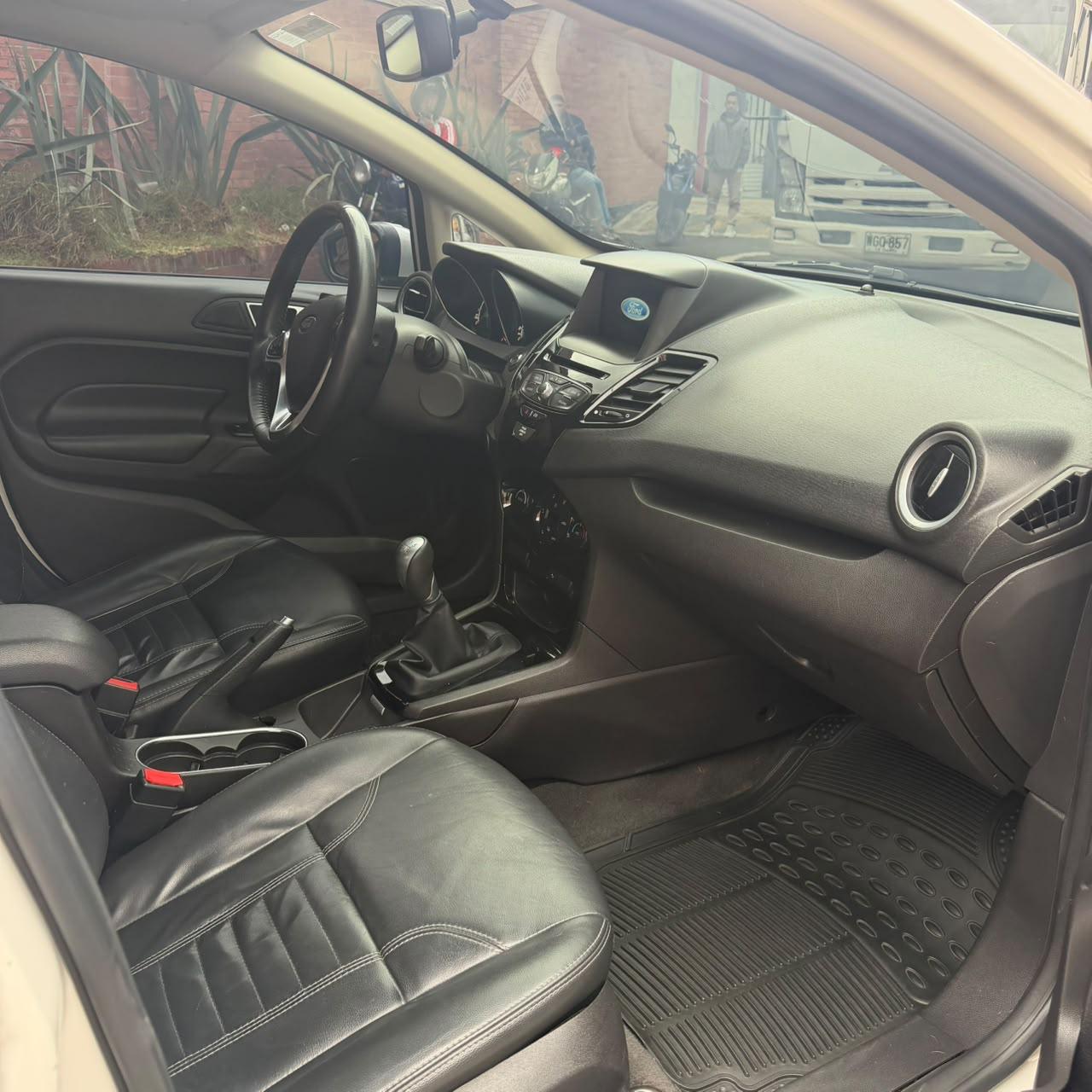 
								Ford Fiesta Titanium MT 1.6 2017 full									