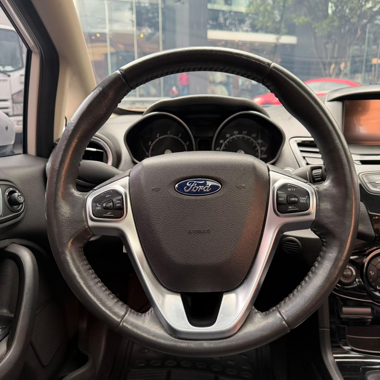 
								Ford Fiesta Titanium MT 1.6 2017 full									