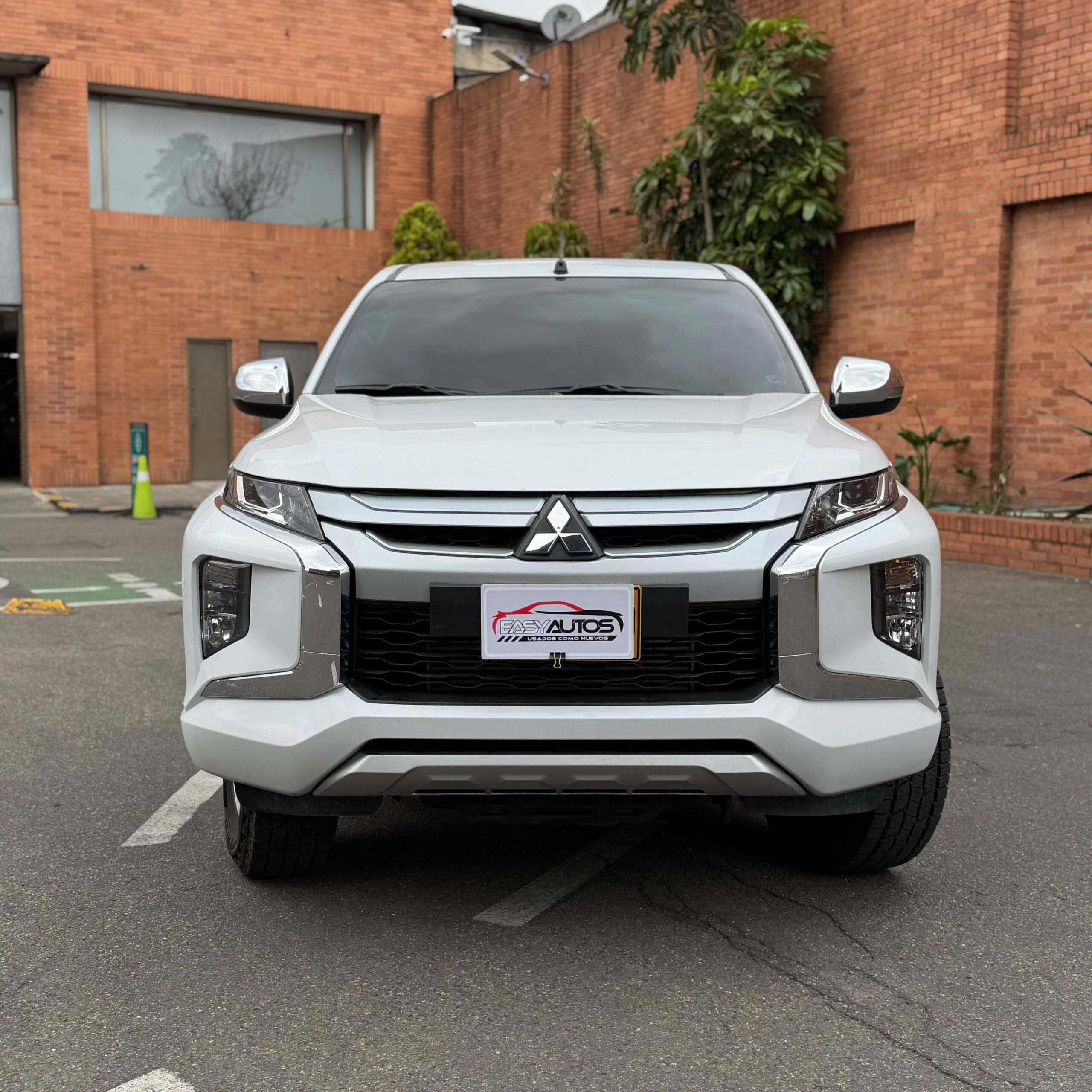 
								Mitsubishi L200 MT 2.4 4×4 2024 full									
